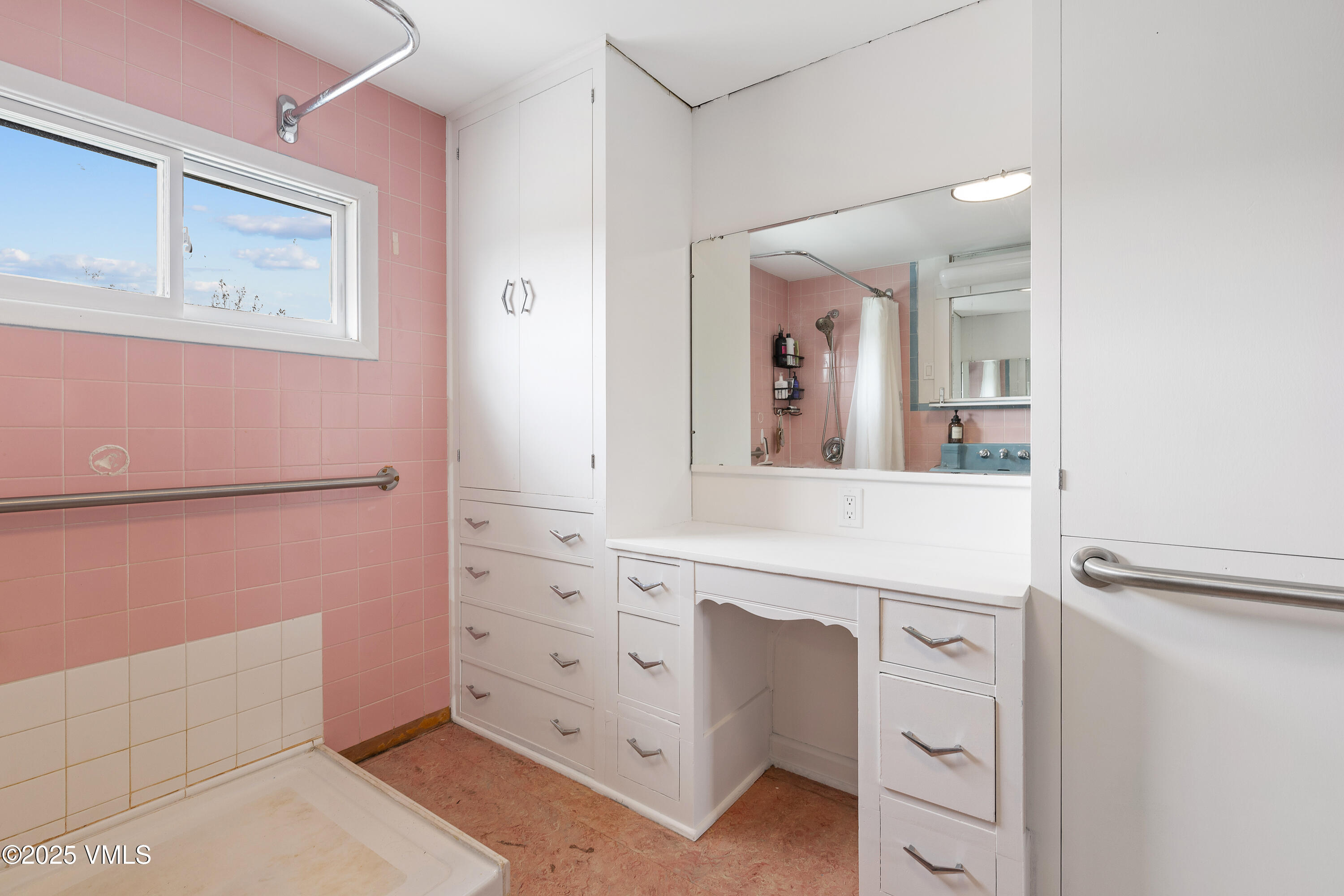 Leadville, Colorado 80461, United States, 2 Bedrooms Bedrooms, ,2 BathroomsBathrooms,Residential,Active,127392