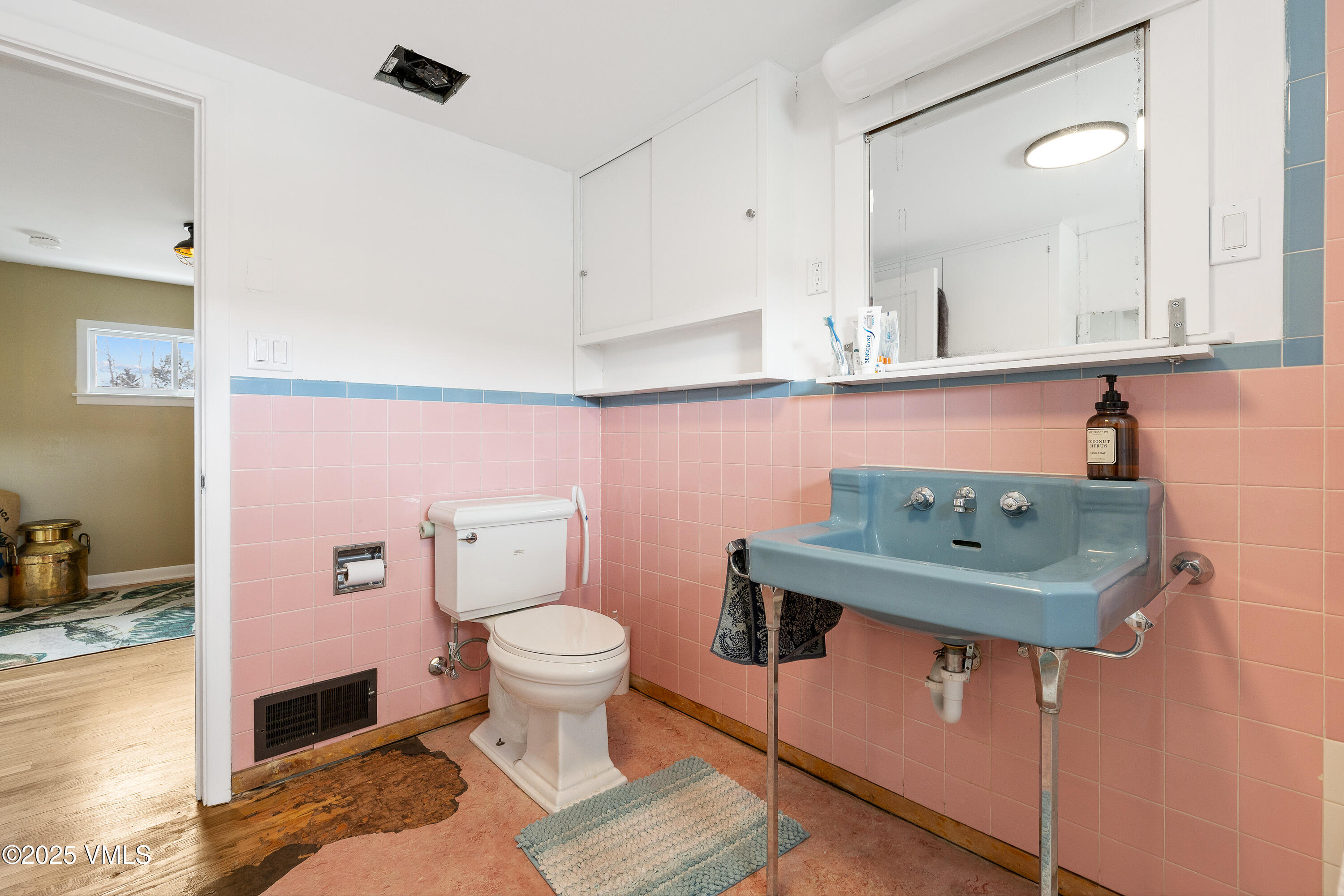 Leadville, Colorado 80461, United States, 2 Bedrooms Bedrooms, ,2 BathroomsBathrooms,Residential,Active,127392