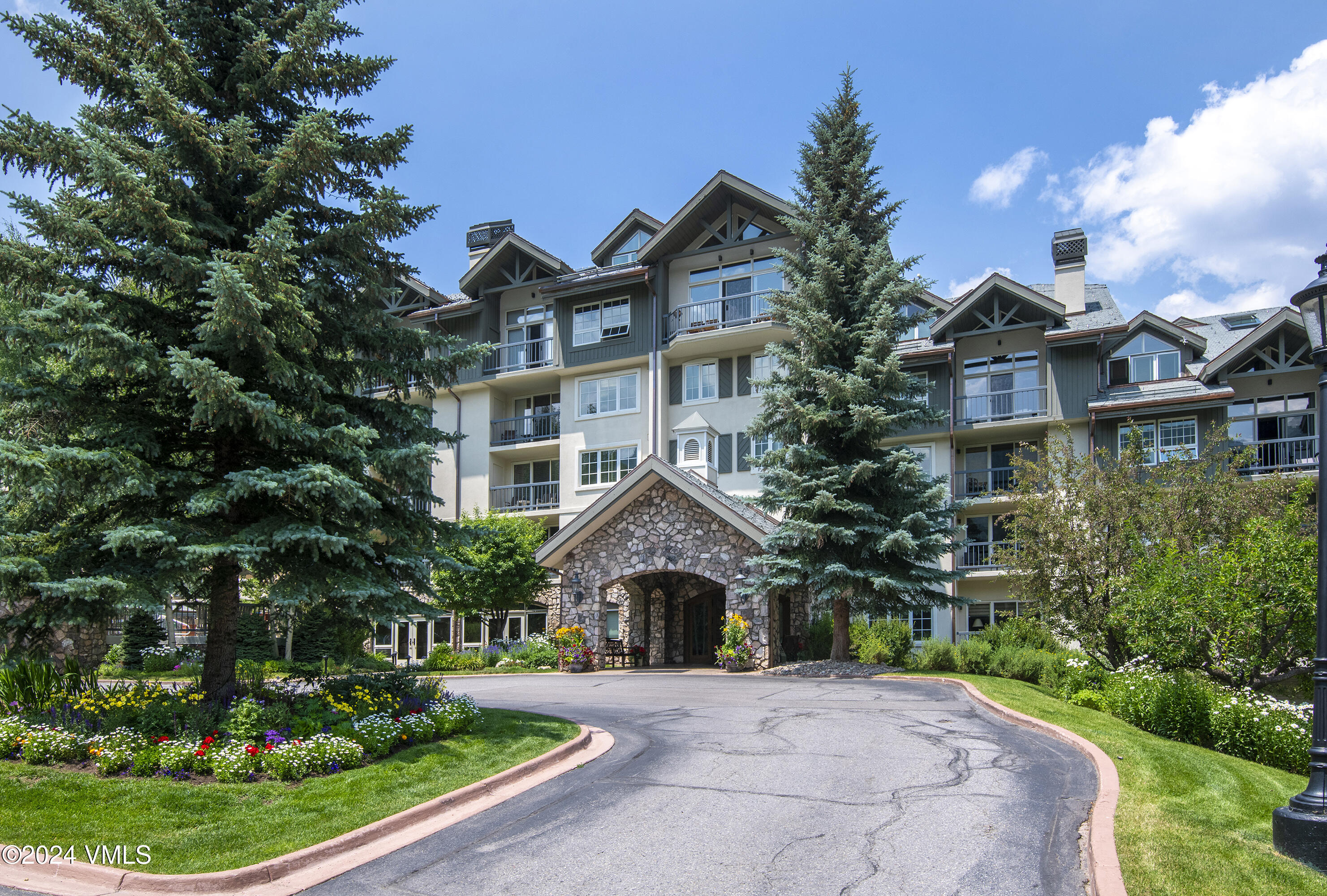 Beaver Creek, Colorado 81620, United States, 2 Bedrooms Bedrooms, ,2 BathroomsBathrooms,Residential,Pending,51298