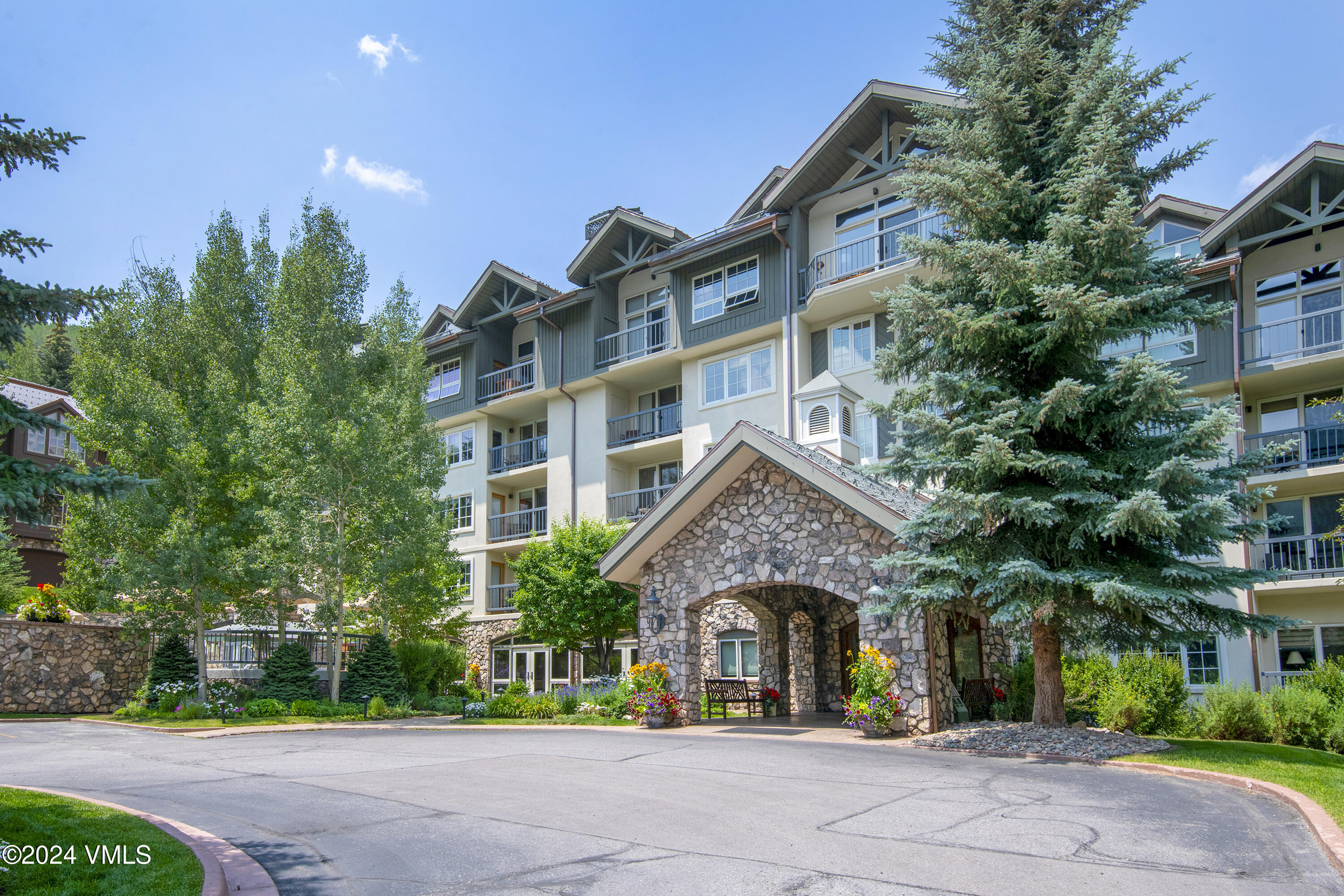 Beaver Creek, Colorado 81620, United States, 2 Bedrooms Bedrooms, ,2 BathroomsBathrooms,Residential,Pending,51298