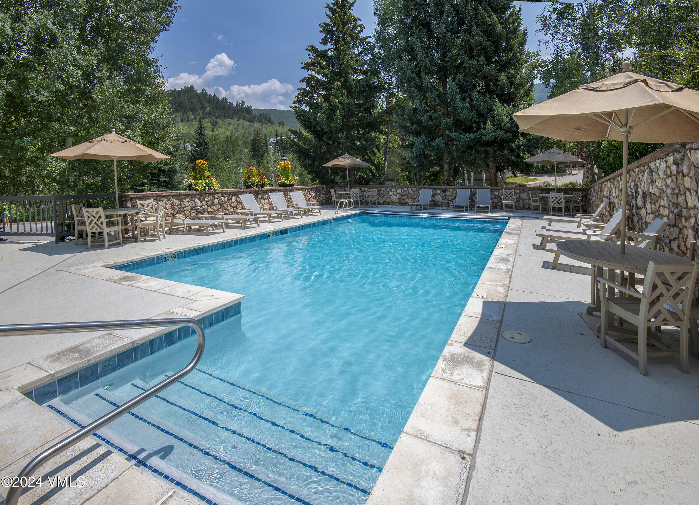 Beaver Creek, Colorado 81620, United States, 2 Bedrooms Bedrooms, ,2 BathroomsBathrooms,Residential,Pending,51298