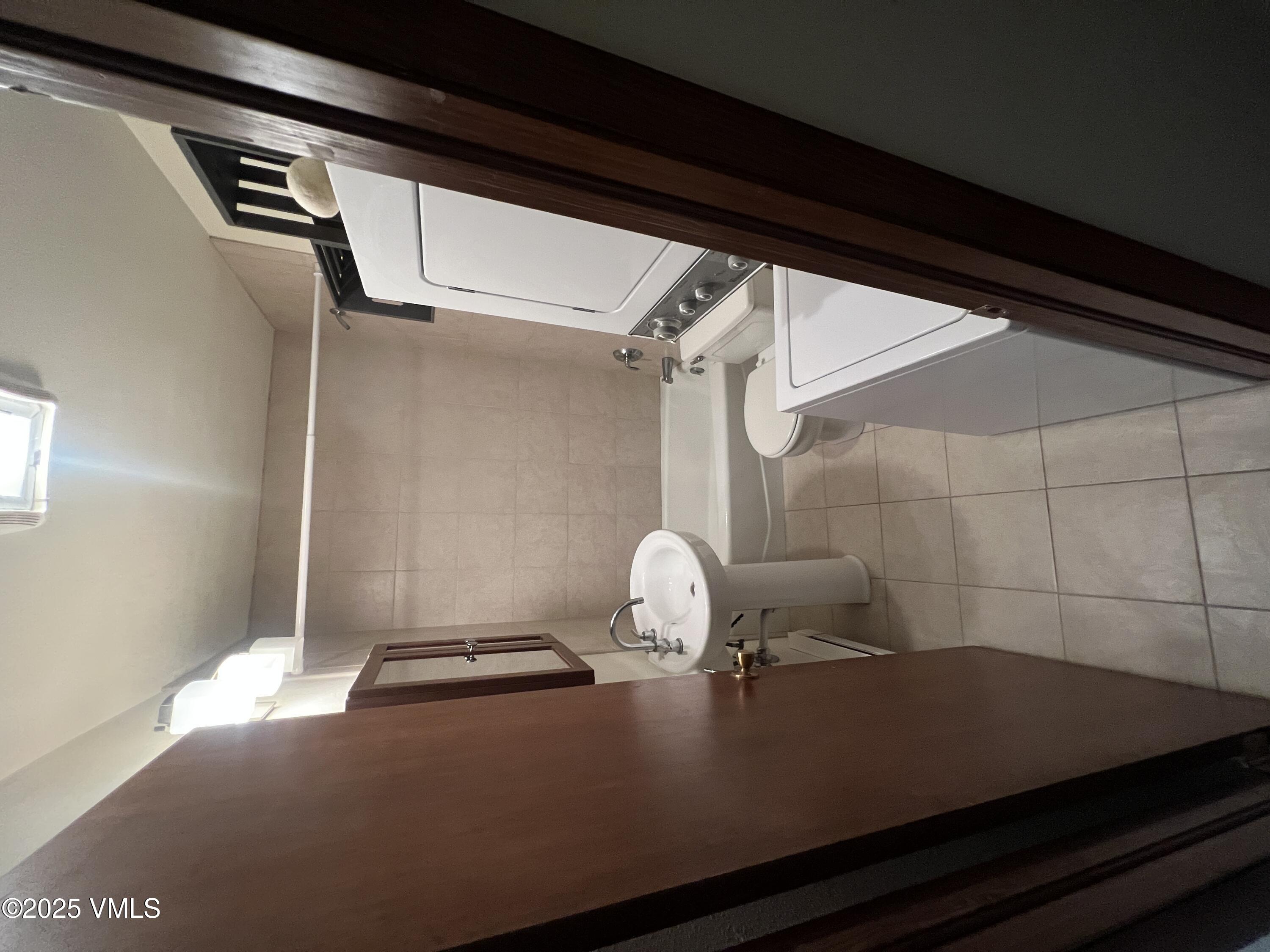 Avon, Colorado 81620, United States, 4 Bedrooms Bedrooms, ,3 BathroomsBathrooms,Residential,Pending,124486