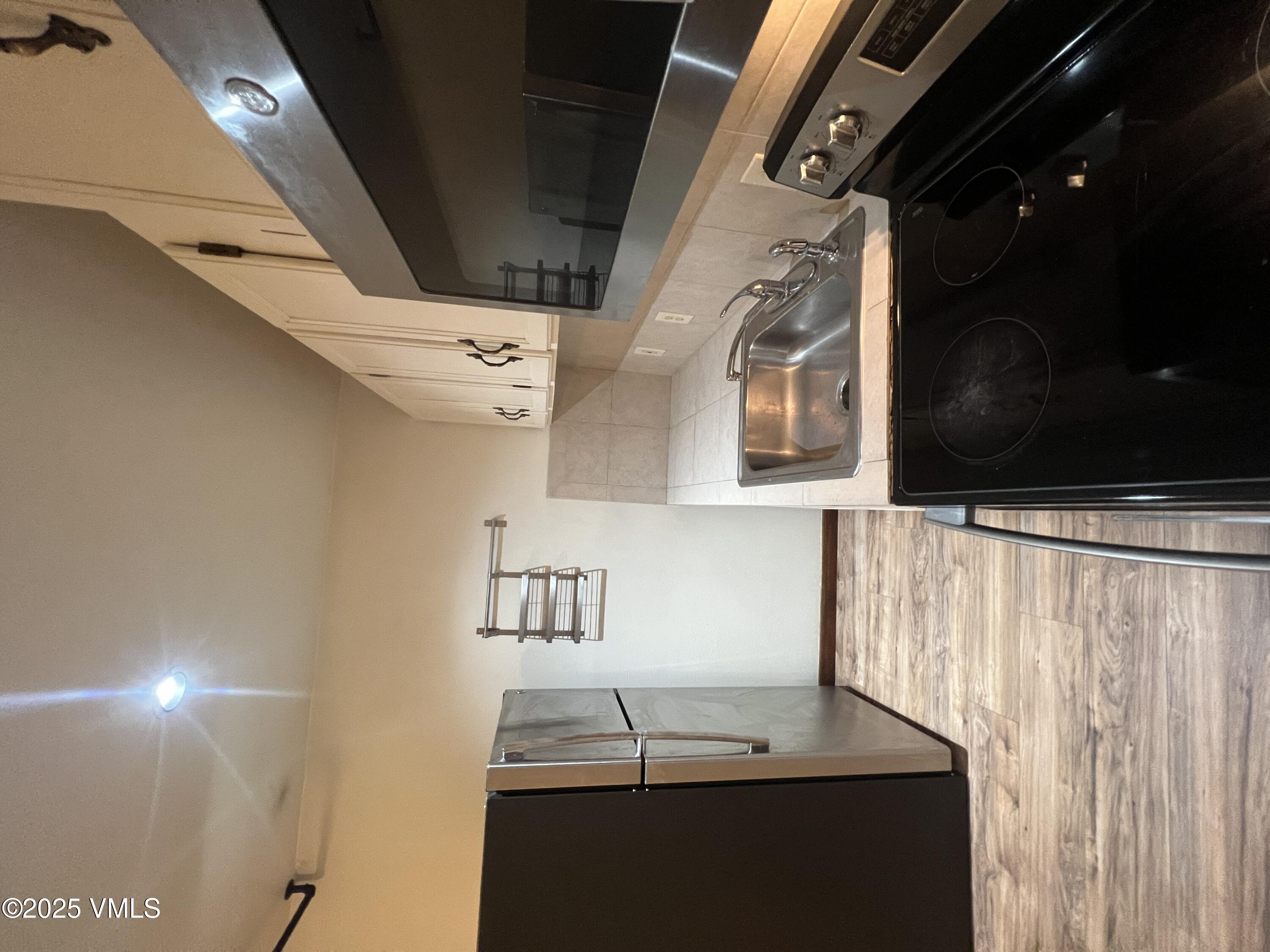 Avon, Colorado 81620, United States, 4 Bedrooms Bedrooms, ,3 BathroomsBathrooms,Residential,Pending,124486