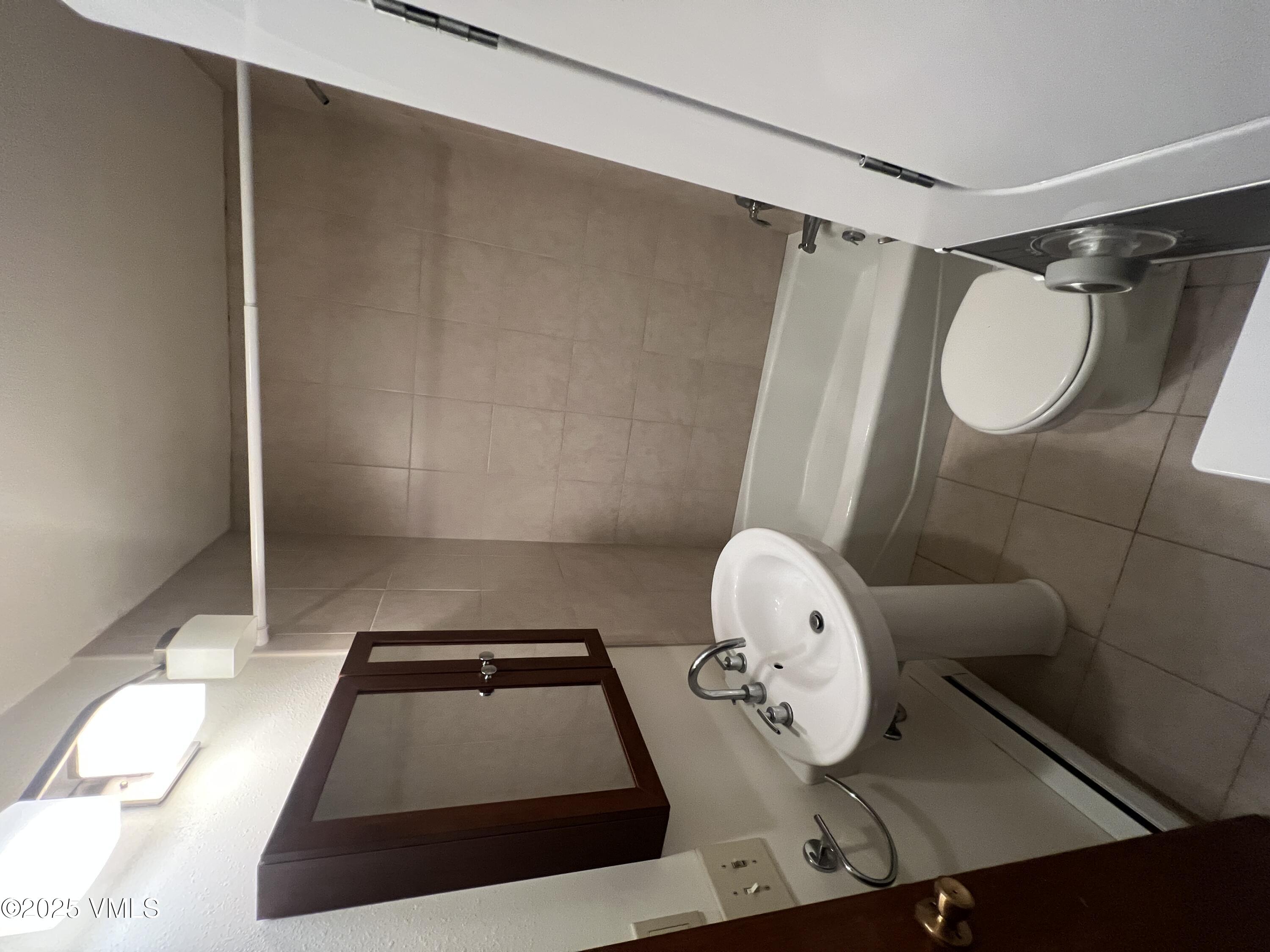 Avon, Colorado 81620, United States, 4 Bedrooms Bedrooms, ,3 BathroomsBathrooms,Residential,Pending,124486