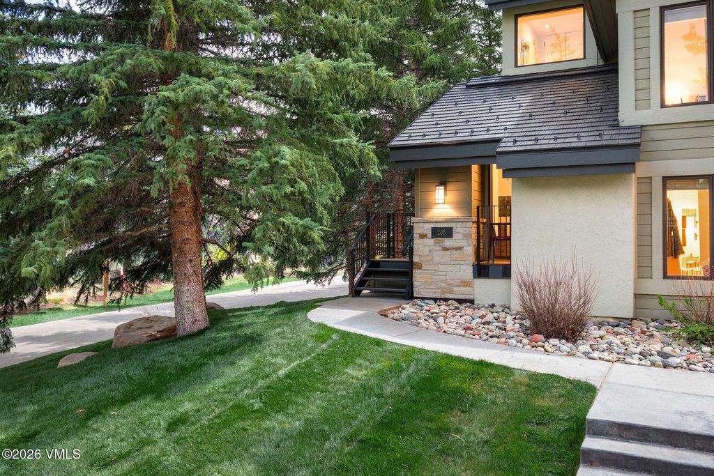 Photo of 185 Willis Place #206, Avon, CO 81620 (MLS # 1013908)