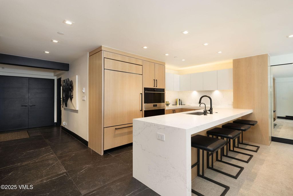 Photo of 684 W Lionshead Circle #304, Vail, CO 81657 (MLS # 1012016)