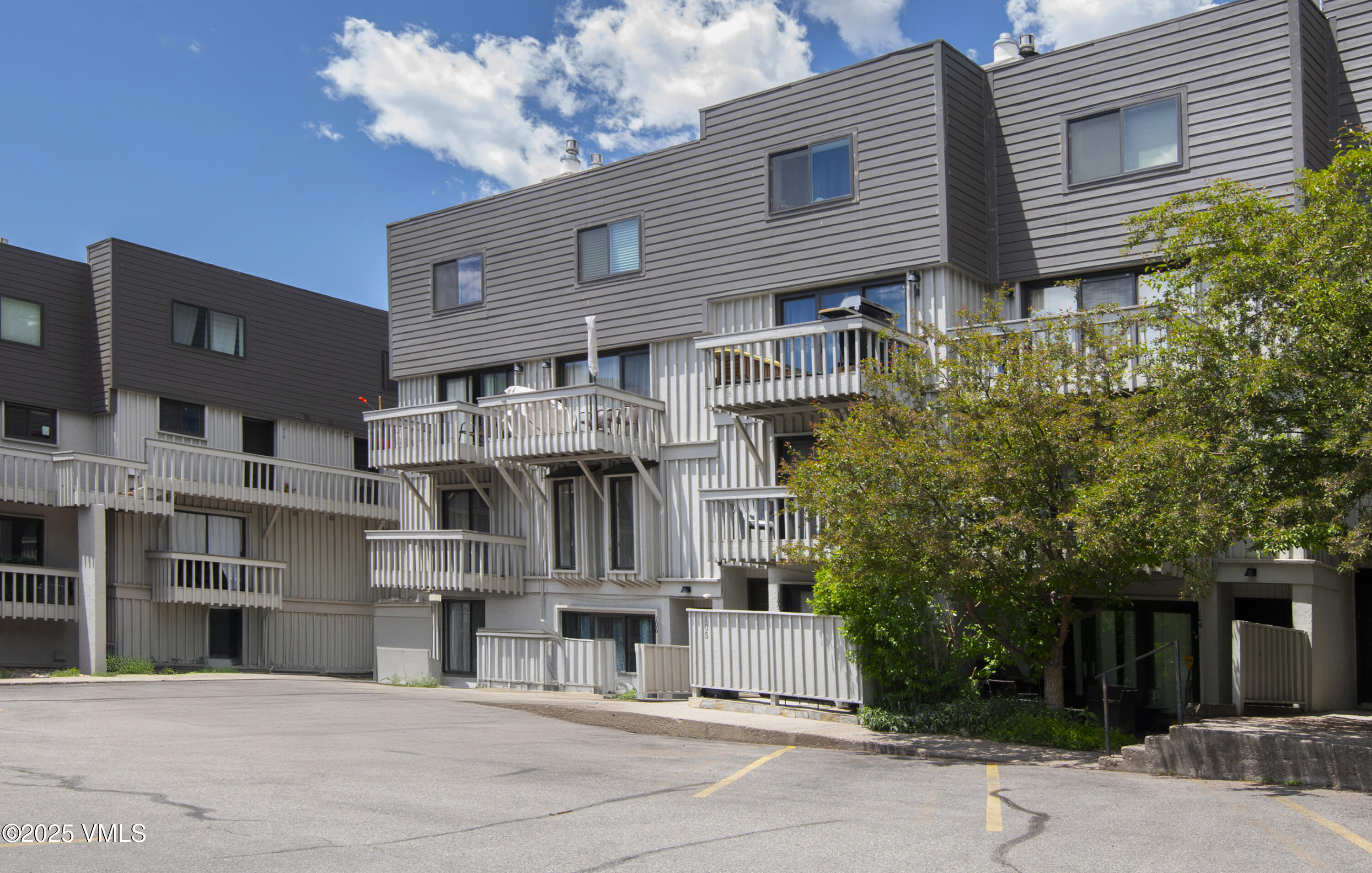 Vail, Colorado 81657, United States, 2 Bedrooms Bedrooms, ,2 BathroomsBathrooms,Residential,Pending,84109