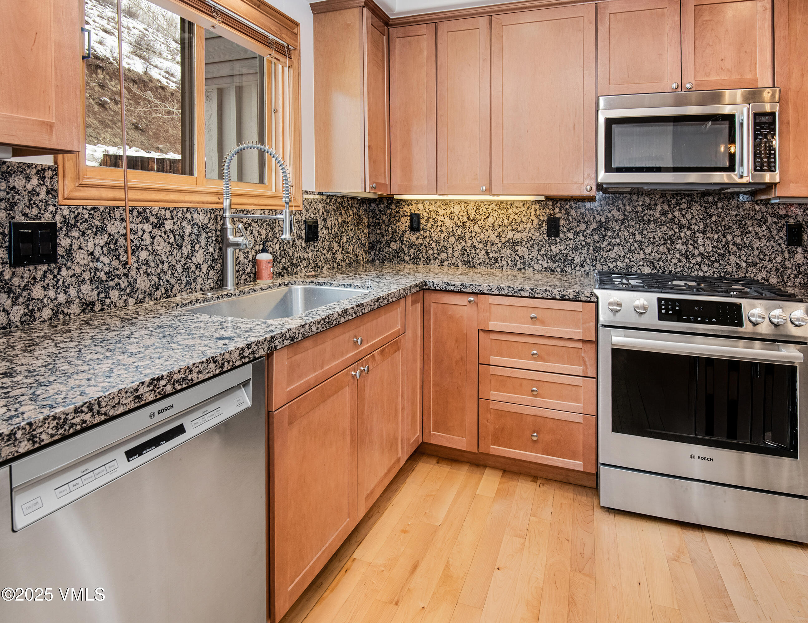 Vail, Colorado 81657, United States, 2 Bedrooms Bedrooms, ,2 BathroomsBathrooms,Residential,Pending,84109