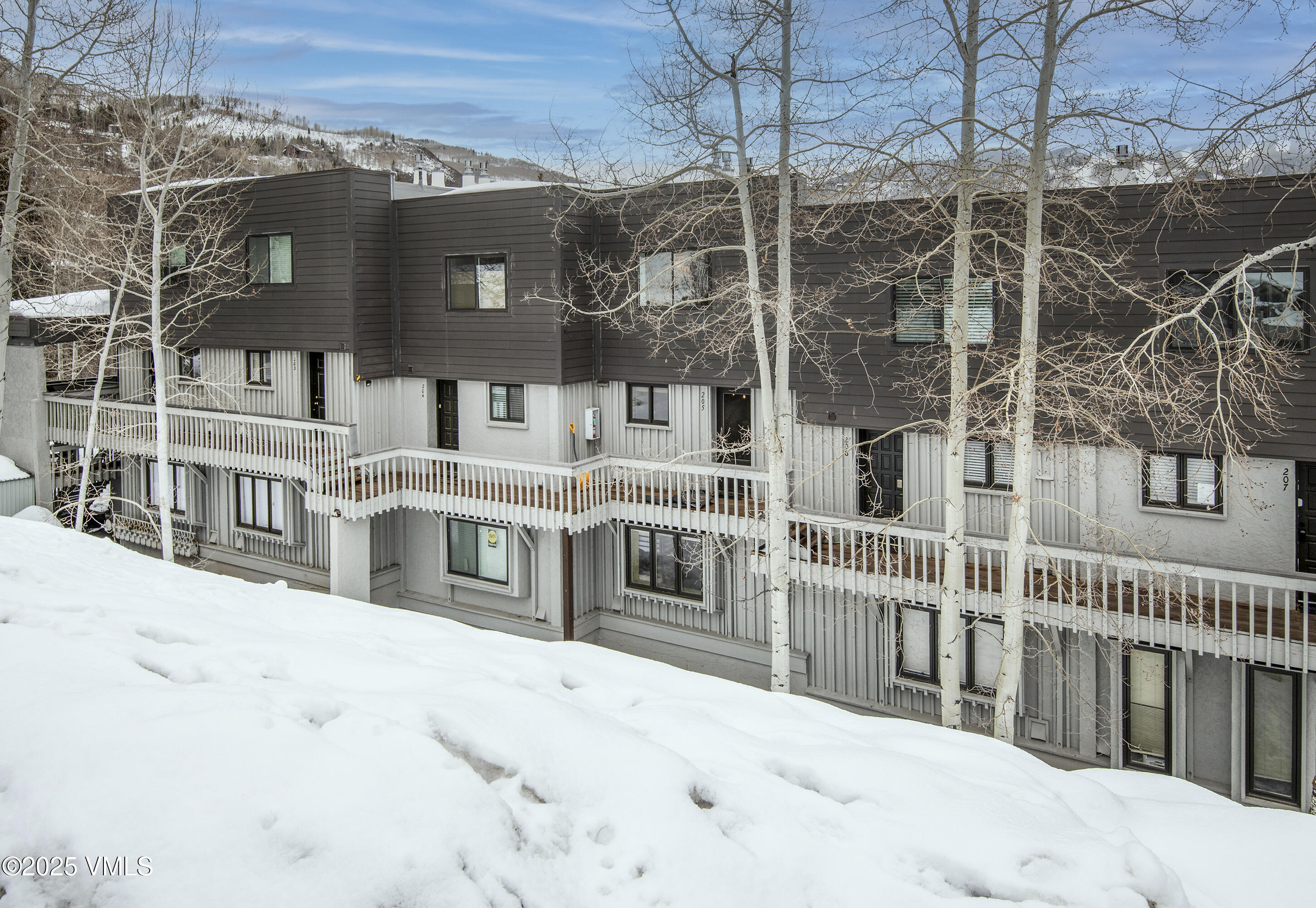 Vail, Colorado 81657, United States, 2 Bedrooms Bedrooms, ,2 BathroomsBathrooms,Residential,Pending,84109