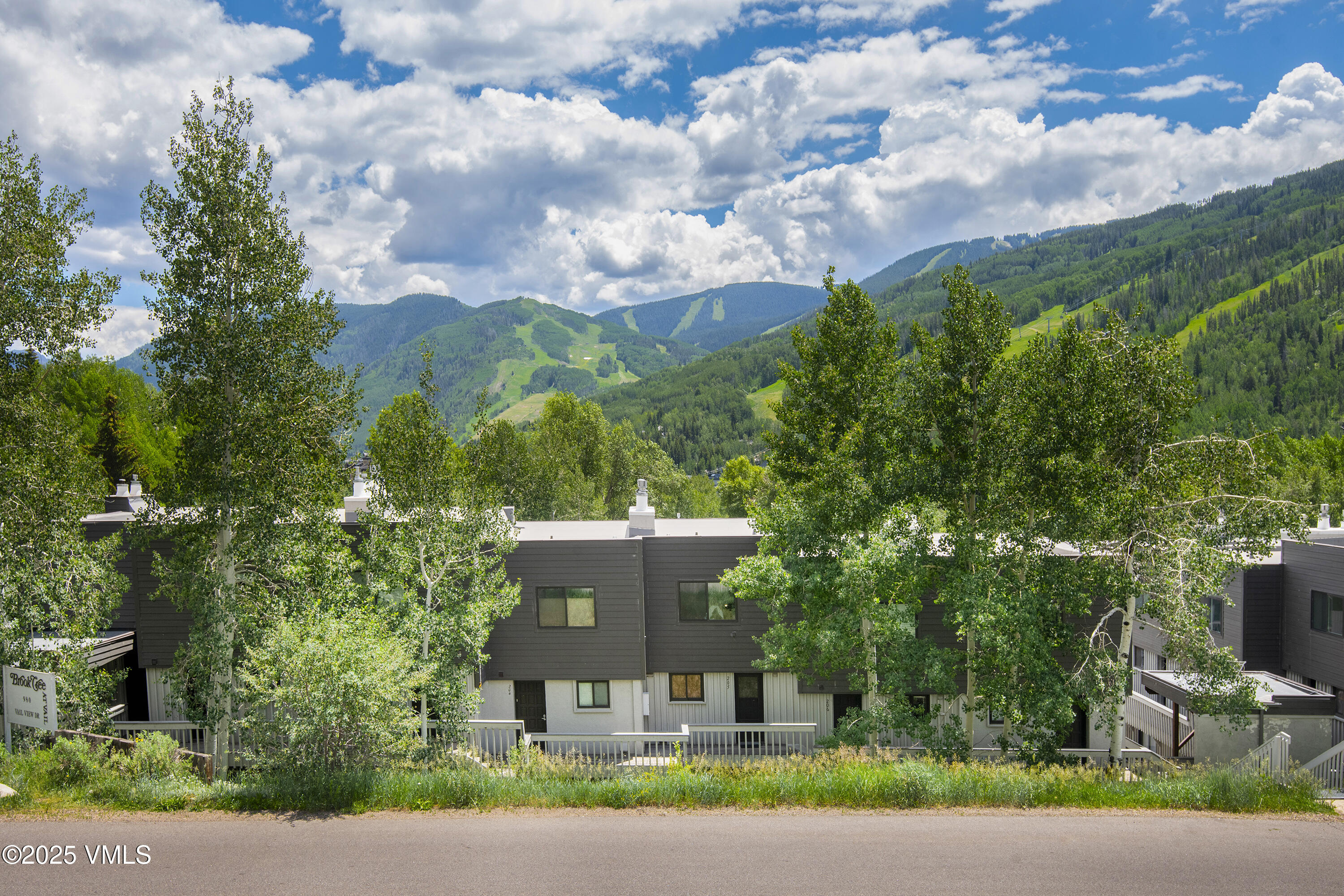 Vail, Colorado 81657, United States, 2 Bedrooms Bedrooms, ,2 BathroomsBathrooms,Residential,Pending,84109