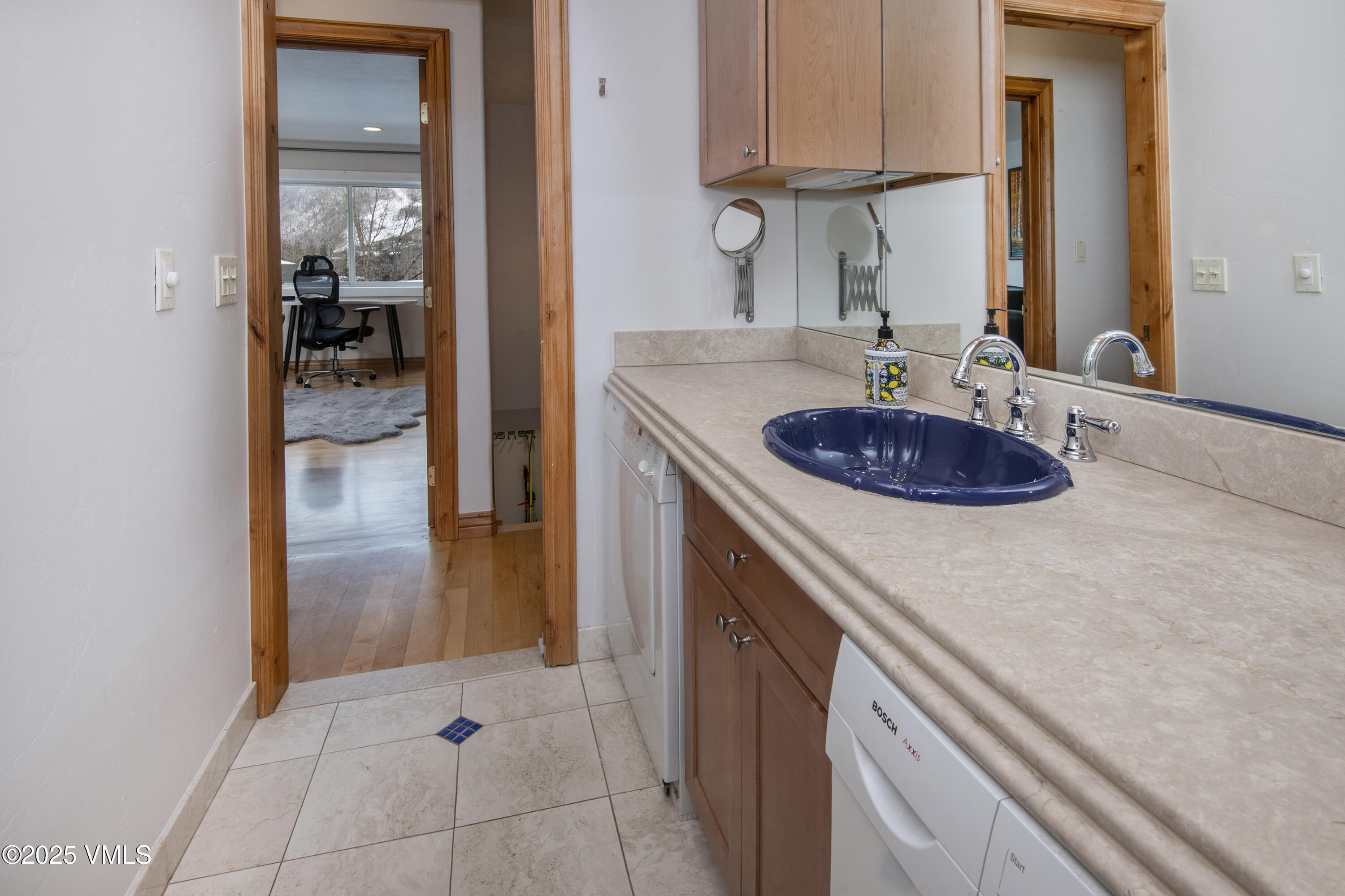 Vail, Colorado 81657, United States, 2 Bedrooms Bedrooms, ,2 BathroomsBathrooms,Residential,Pending,84109