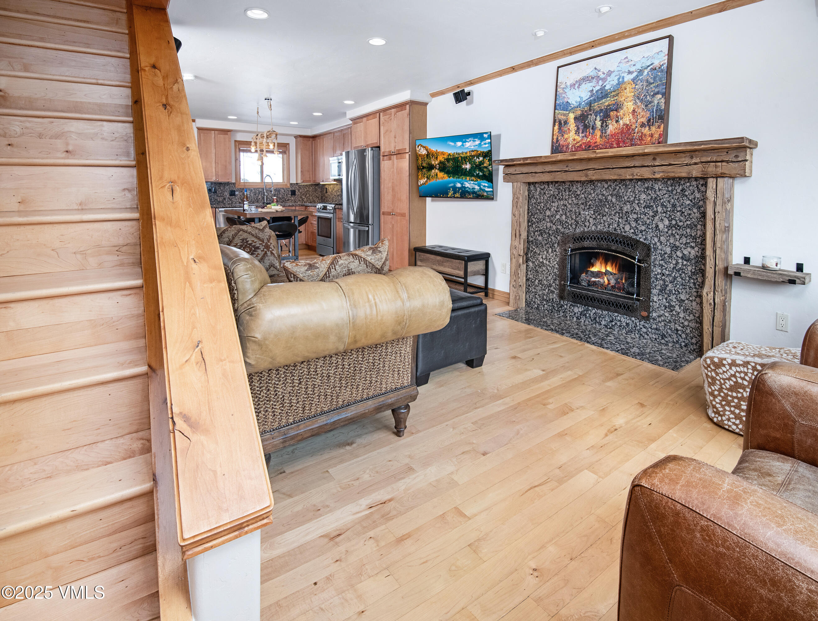 Vail, Colorado 81657, United States, 2 Bedrooms Bedrooms, ,2 BathroomsBathrooms,Residential,Pending,84109