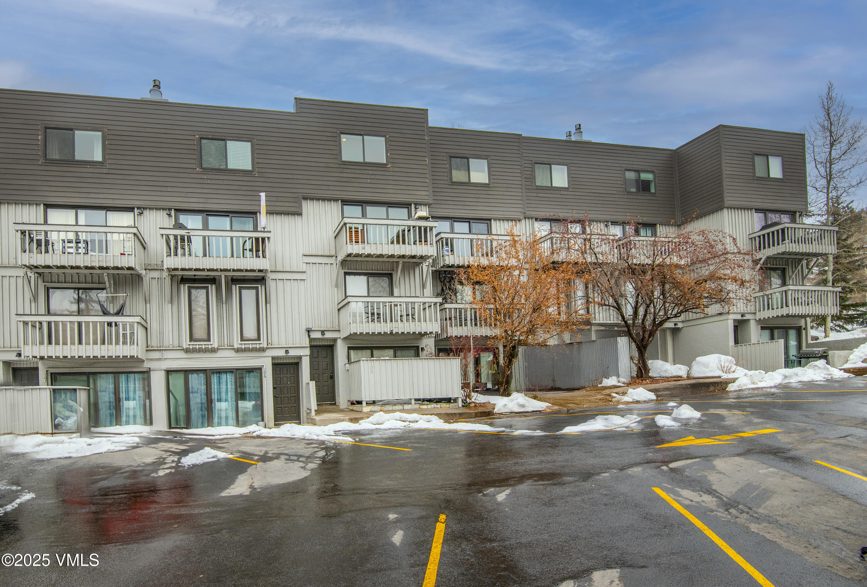 Vail, Colorado 81657, United States, 2 Bedrooms Bedrooms, ,2 BathroomsBathrooms,Residential,Pending,84109