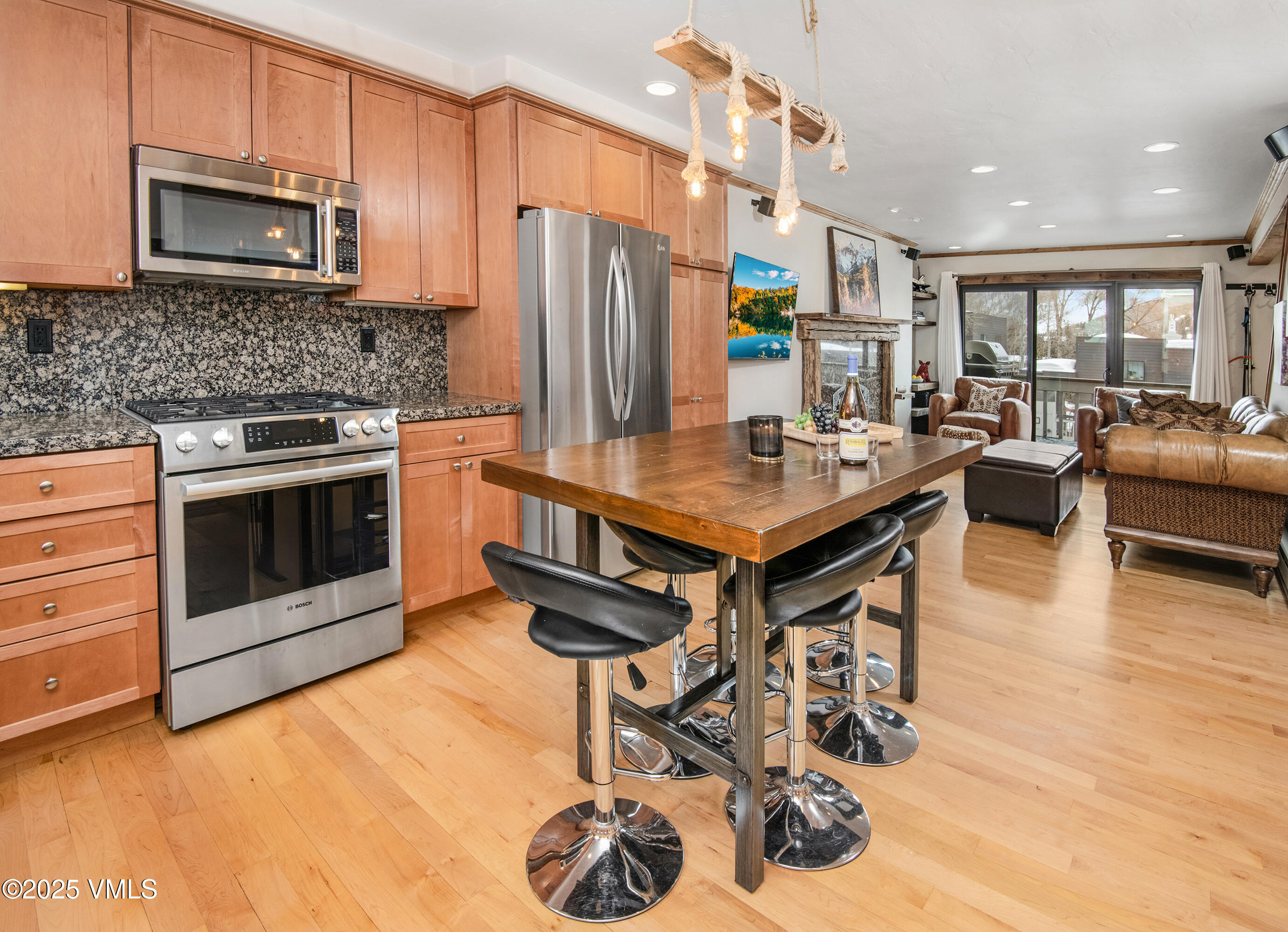 Vail, Colorado 81657, United States, 2 Bedrooms Bedrooms, ,2 BathroomsBathrooms,Residential,Pending,84109