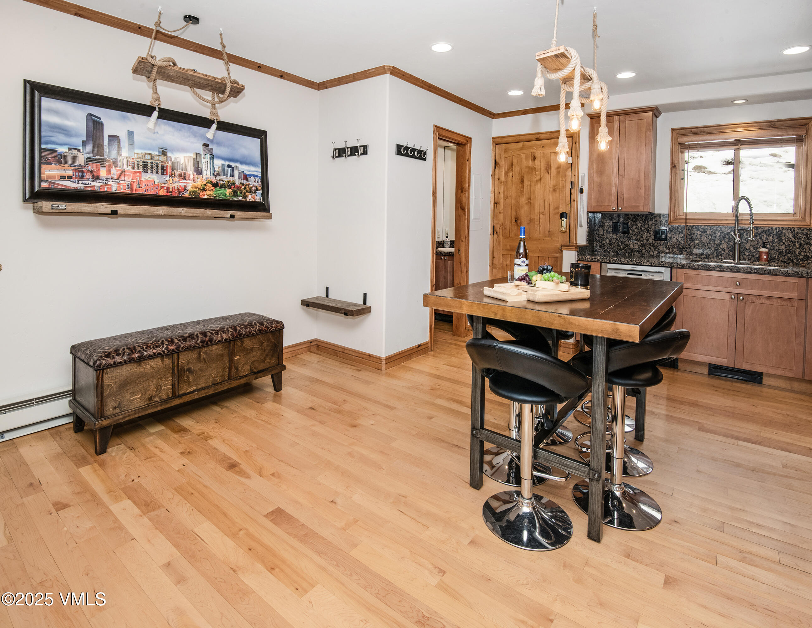 Vail, Colorado 81657, United States, 2 Bedrooms Bedrooms, ,2 BathroomsBathrooms,Residential,Pending,84109