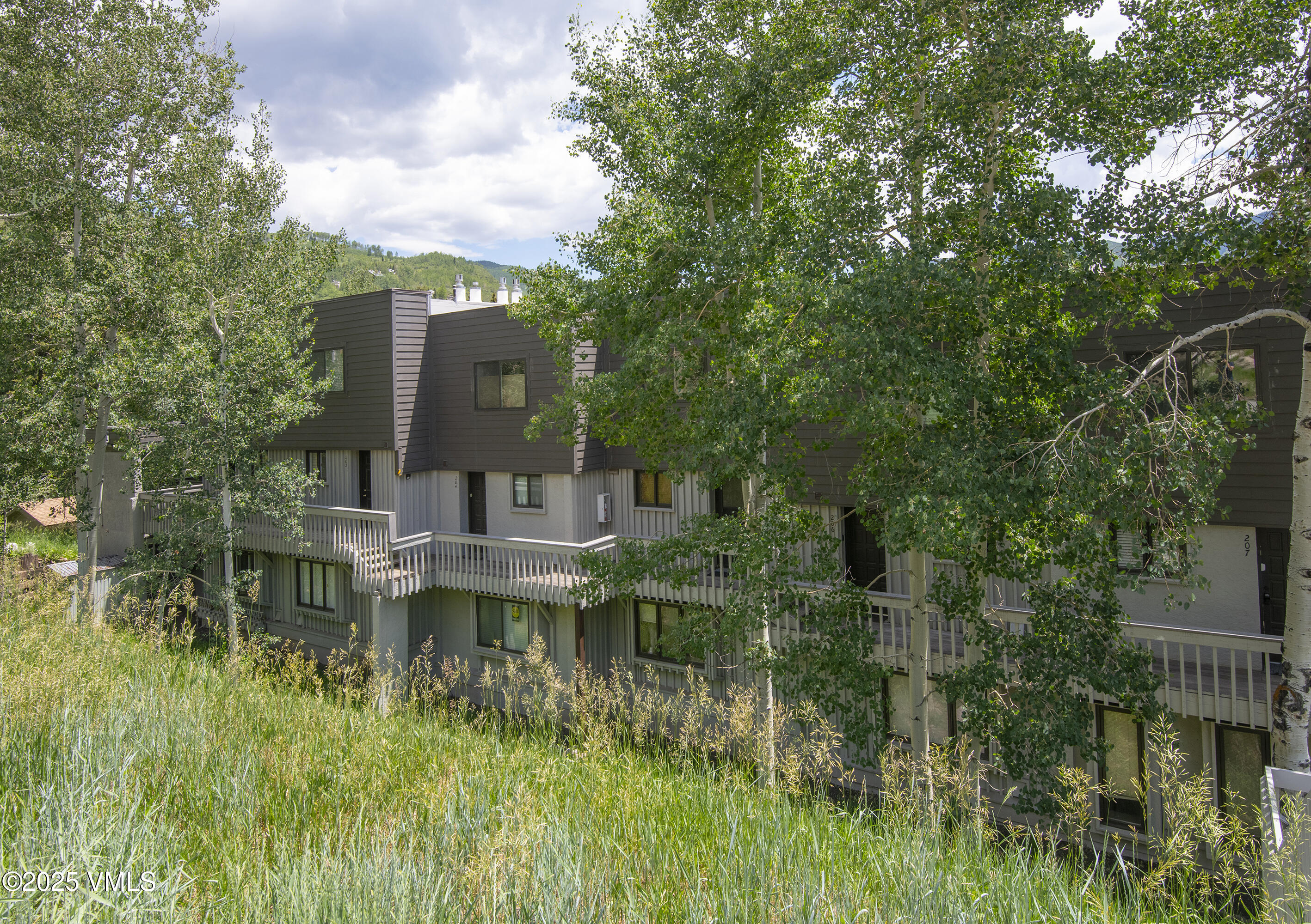 Vail, Colorado 81657, United States, 2 Bedrooms Bedrooms, ,2 BathroomsBathrooms,Residential,Pending,84109