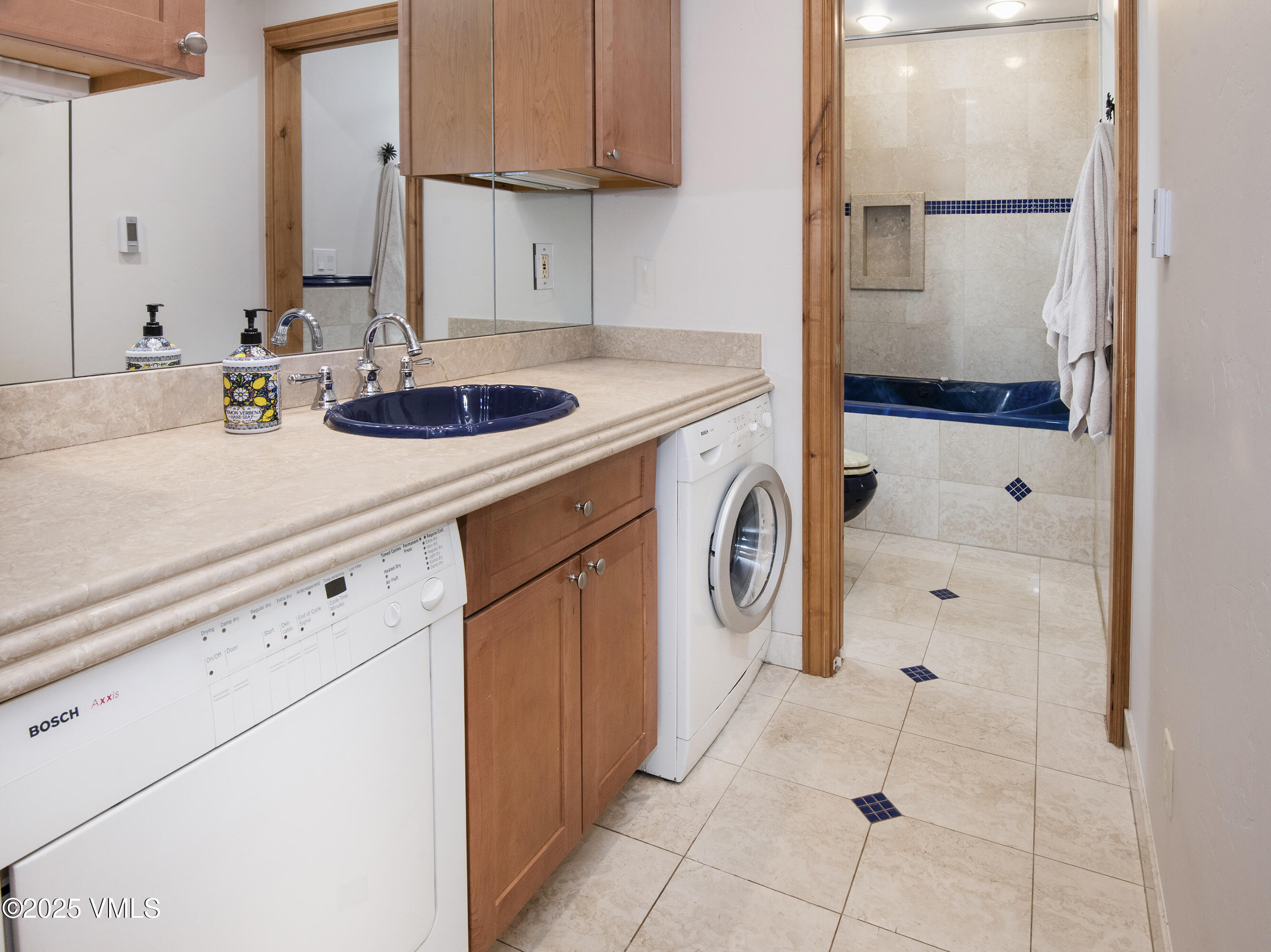 Vail, Colorado 81657, United States, 2 Bedrooms Bedrooms, ,2 BathroomsBathrooms,Residential,Pending,84109