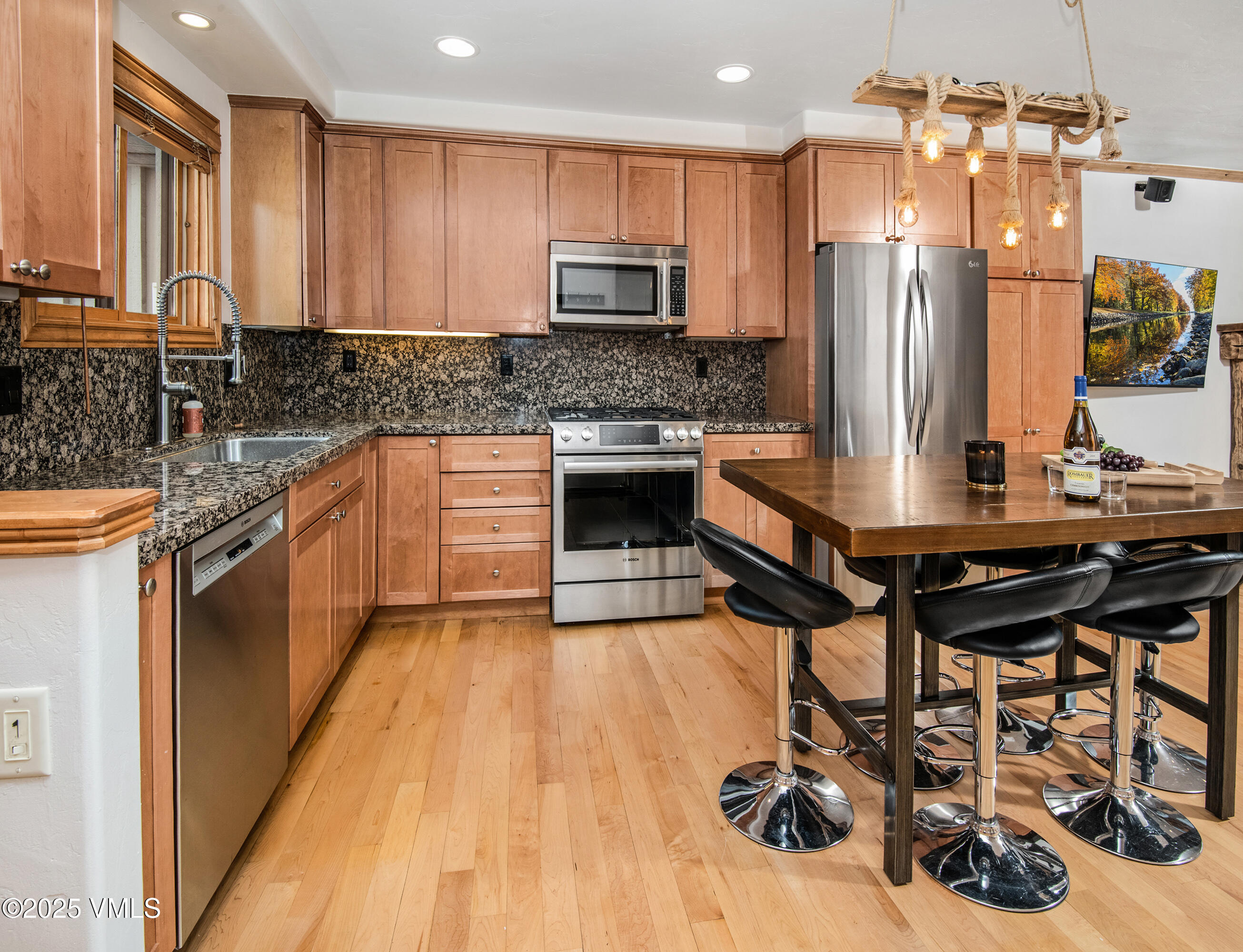 Vail, Colorado 81657, United States, 2 Bedrooms Bedrooms, ,2 BathroomsBathrooms,Residential,Pending,84109