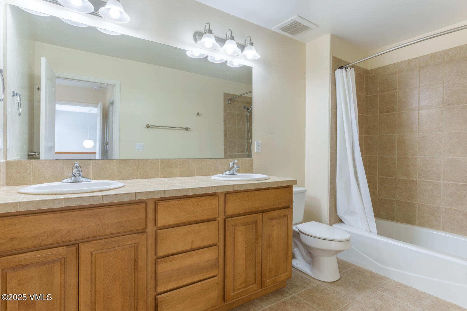 Eagle, Colorado 81631, United States, 4 Bedrooms Bedrooms, ,3 BathroomsBathrooms,Residential,Active,161276