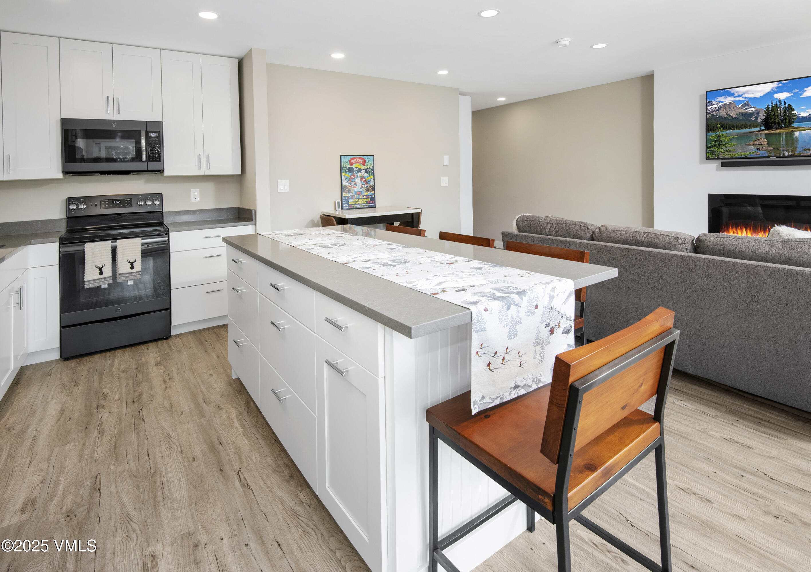 Avon, Colorado 81620, United States, 3 Bedrooms Bedrooms, ,2 BathroomsBathrooms,Residential,Pending,106199