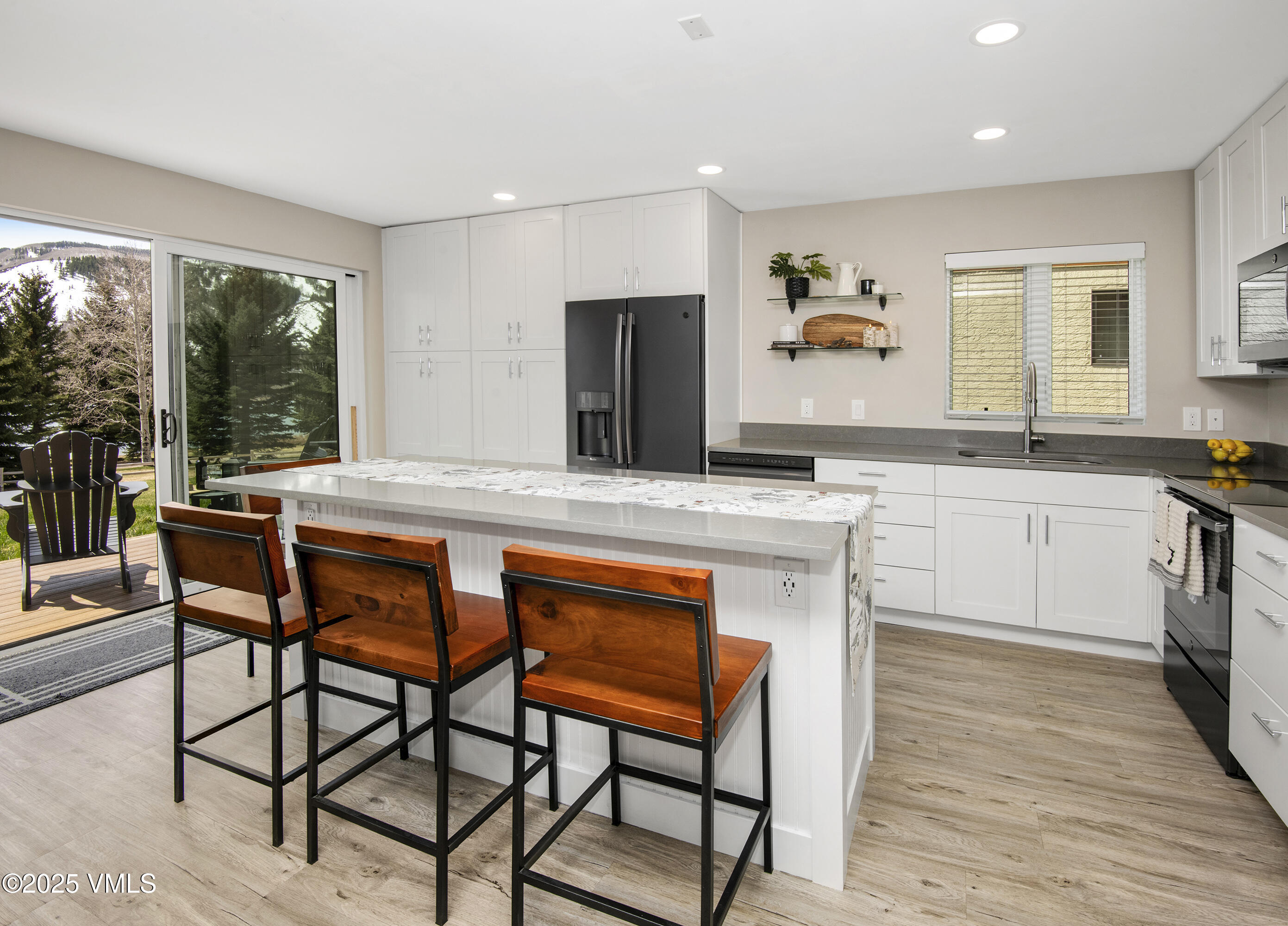 Avon, Colorado 81620, United States, 3 Bedrooms Bedrooms, ,2 BathroomsBathrooms,Residential,Pending,106199