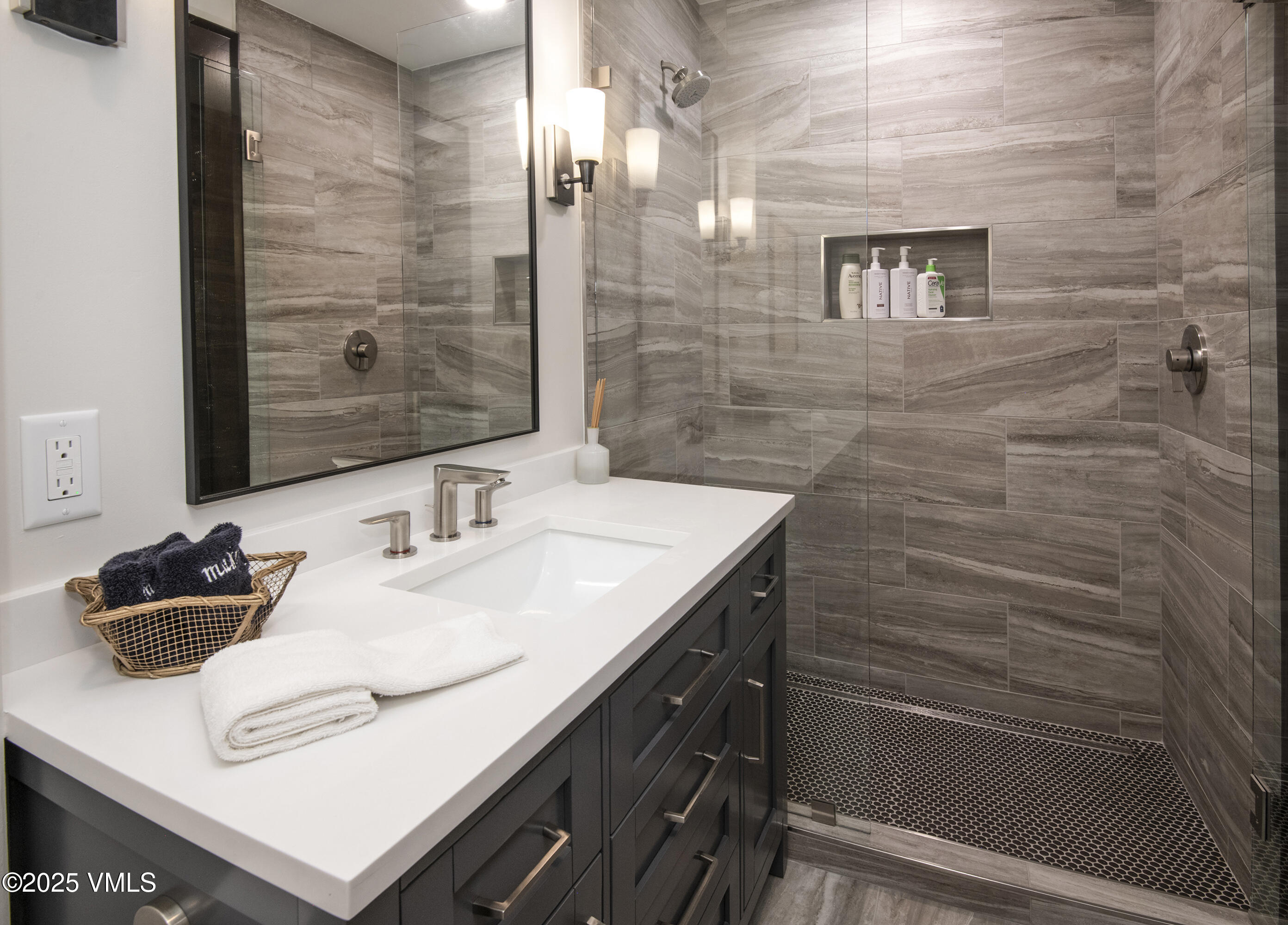 Avon, Colorado 81620, United States, 3 Bedrooms Bedrooms, ,4 BathroomsBathrooms,Residential,Active,159048