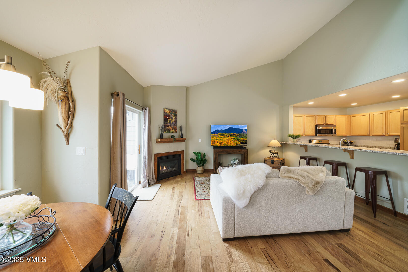 Edwards, Colorado 81632, United States, 3 Bedrooms Bedrooms, ,3 BathroomsBathrooms,Residential,Pending,122744