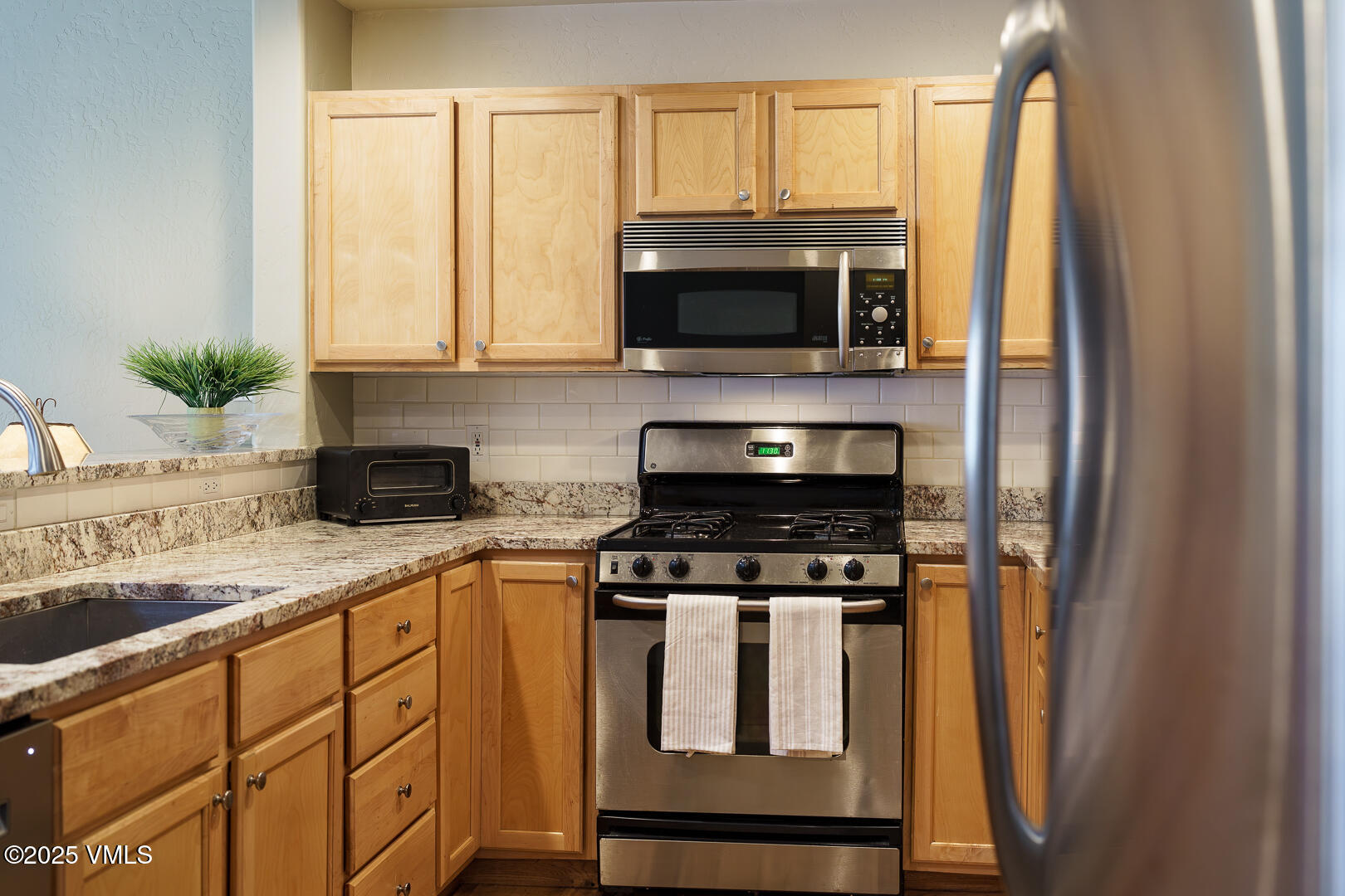 Edwards, Colorado 81632, United States, 3 Bedrooms Bedrooms, ,3 BathroomsBathrooms,Residential,Pending,122744