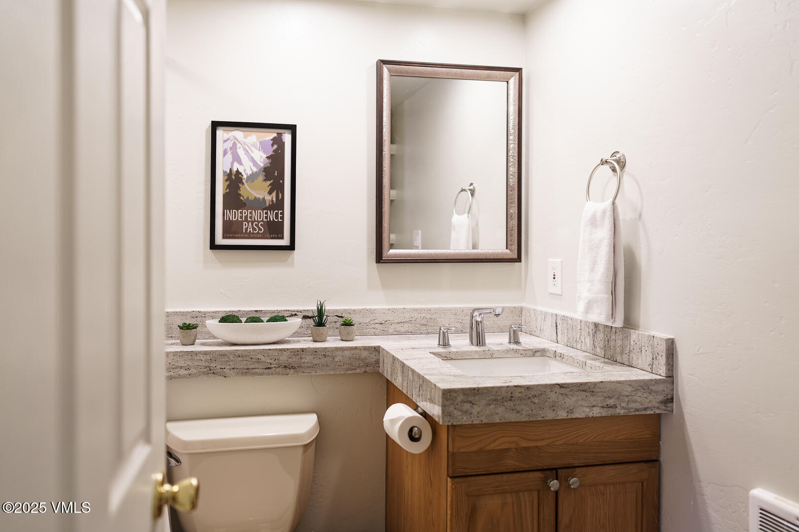 Edwards, Colorado 81632, United States, 3 Bedrooms Bedrooms, ,3 BathroomsBathrooms,Residential,Pending,122744