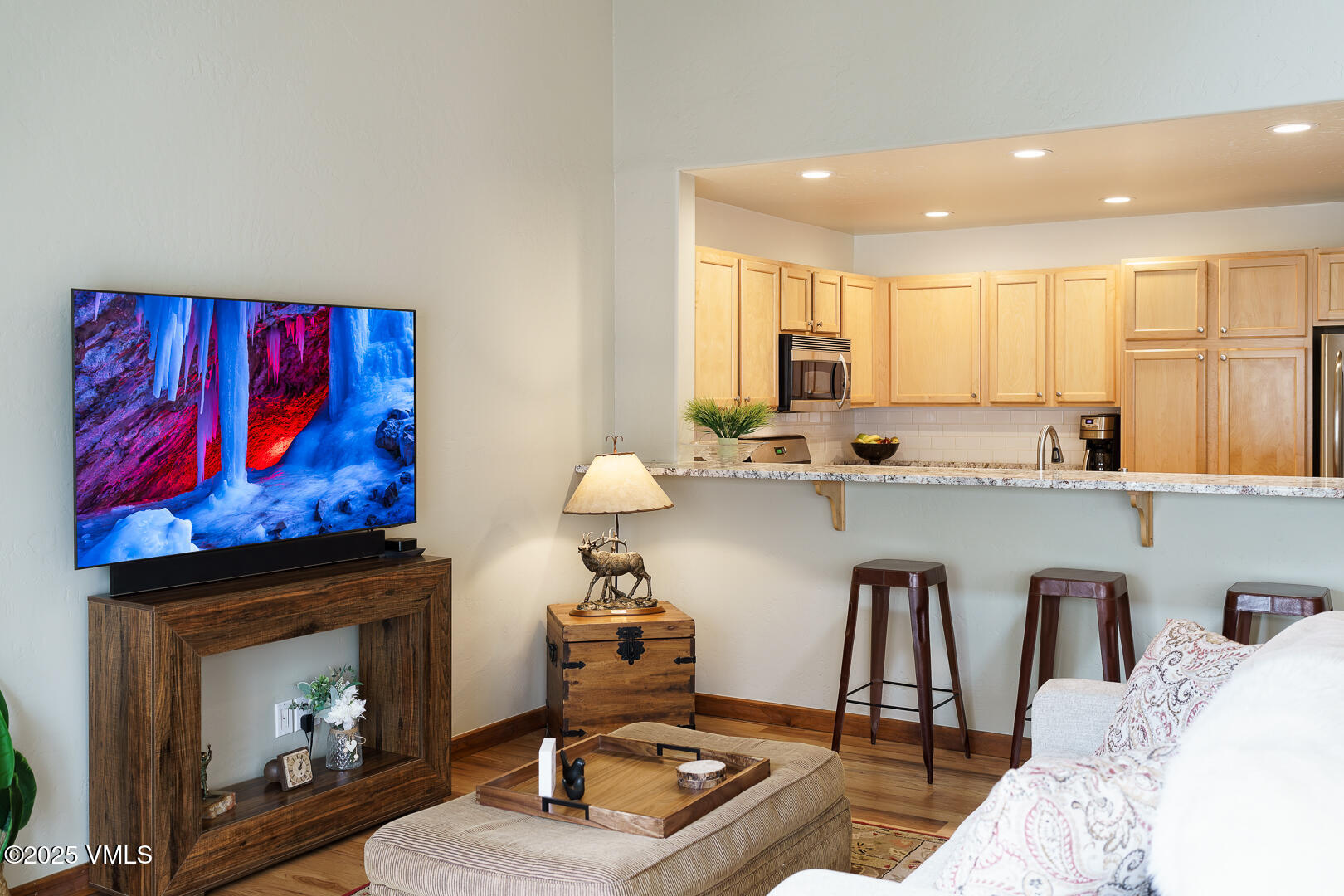 Edwards, Colorado 81632, United States, 3 Bedrooms Bedrooms, ,3 BathroomsBathrooms,Residential,Pending,122744