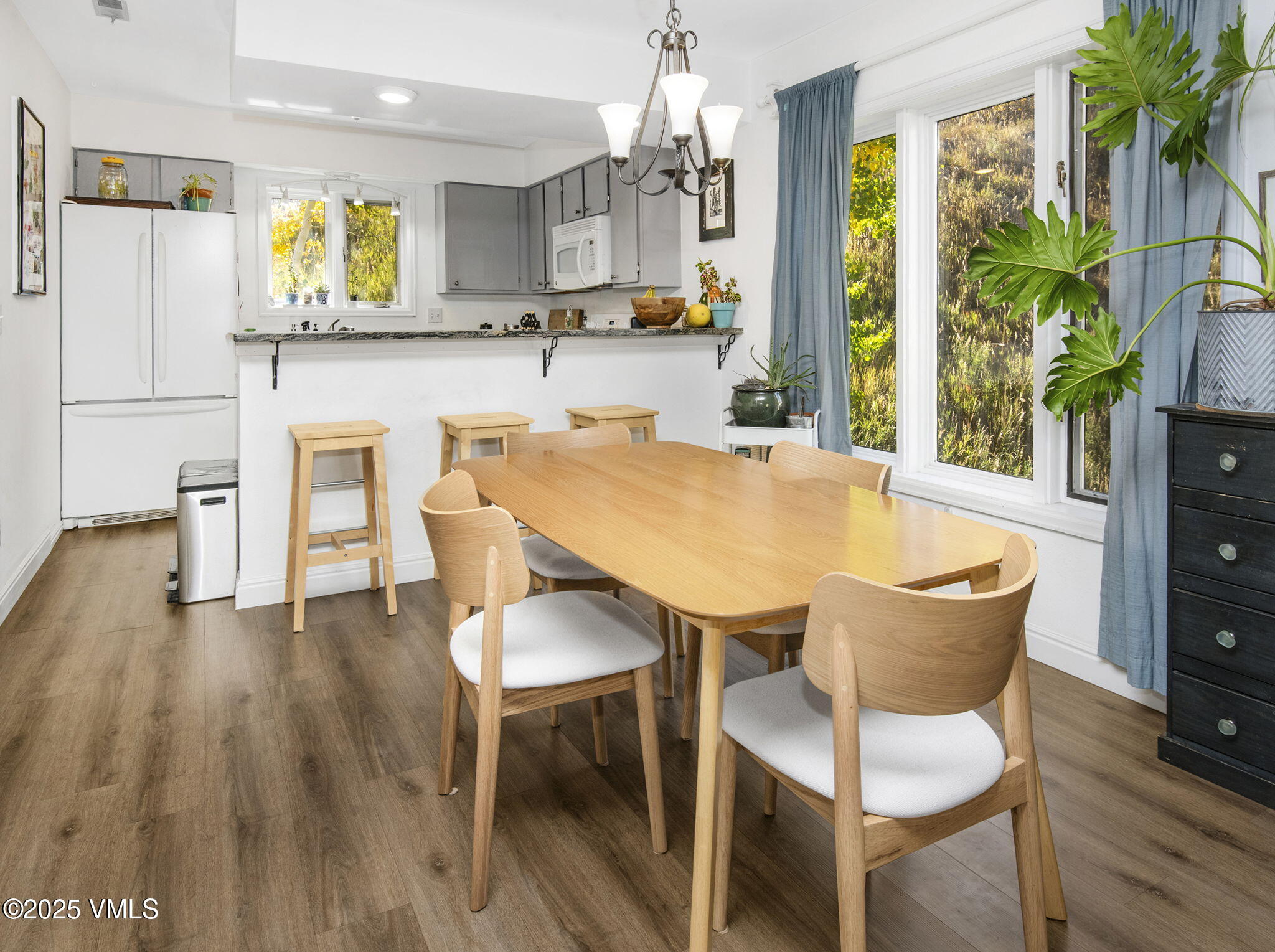 Avon, Colorado 81620, United States, 2 Bedrooms Bedrooms, ,2 BathroomsBathrooms,Residential,Active,230198