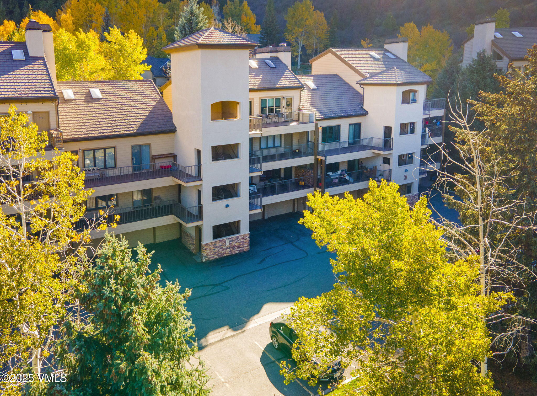 Avon, Colorado 81620, United States, 2 Bedrooms Bedrooms, ,2 BathroomsBathrooms,Residential,Active,230198