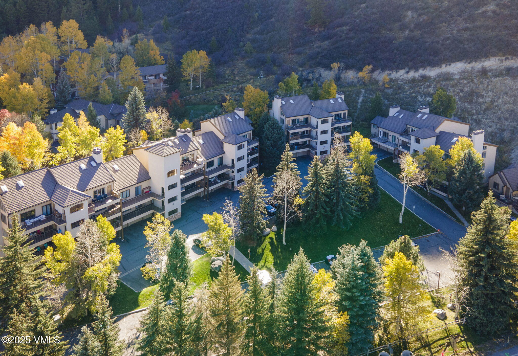 Avon, Colorado 81620, United States, 2 Bedrooms Bedrooms, ,2 BathroomsBathrooms,Residential,Active,230198