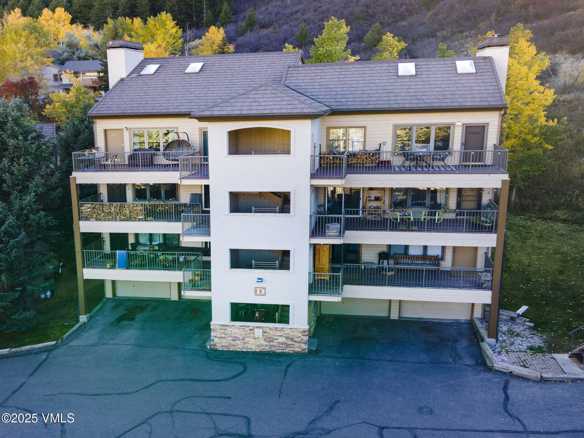 Avon, Colorado 81620, United States, 2 Bedrooms Bedrooms, ,2 BathroomsBathrooms,Residential,Active,230198