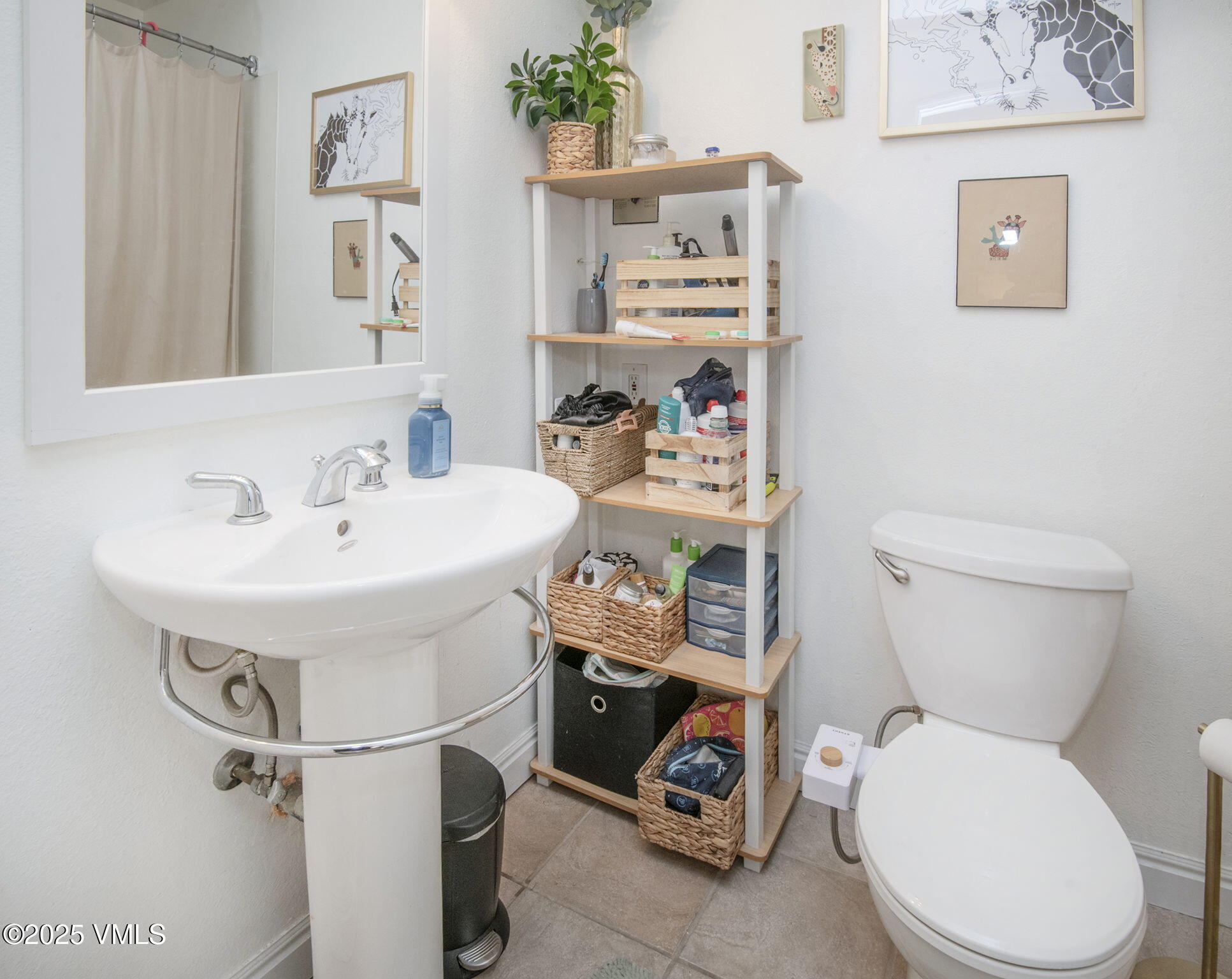 Avon, Colorado 81620, United States, 2 Bedrooms Bedrooms, ,2 BathroomsBathrooms,Residential,Active,230198