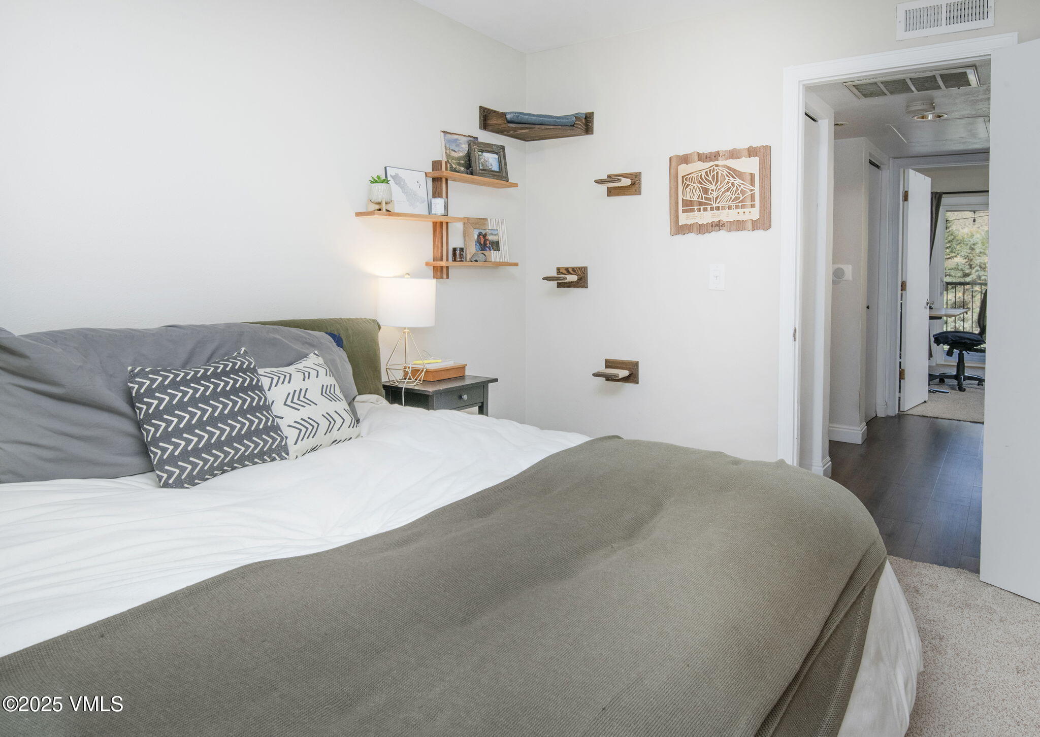 Avon, Colorado 81620, United States, 2 Bedrooms Bedrooms, ,2 BathroomsBathrooms,Residential,Active,230198