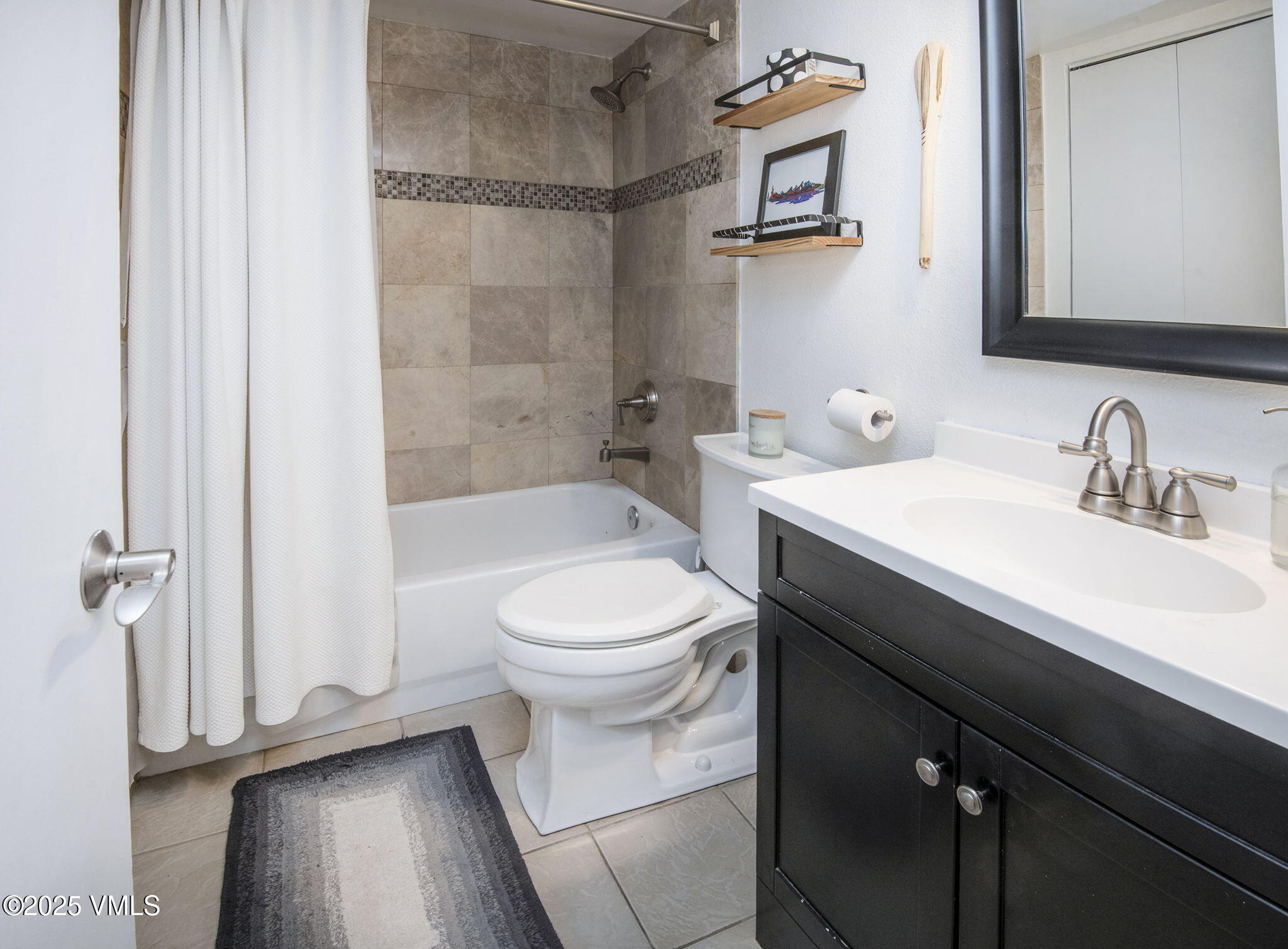 Avon, Colorado 81620, United States, 2 Bedrooms Bedrooms, ,2 BathroomsBathrooms,Residential,Active,230198