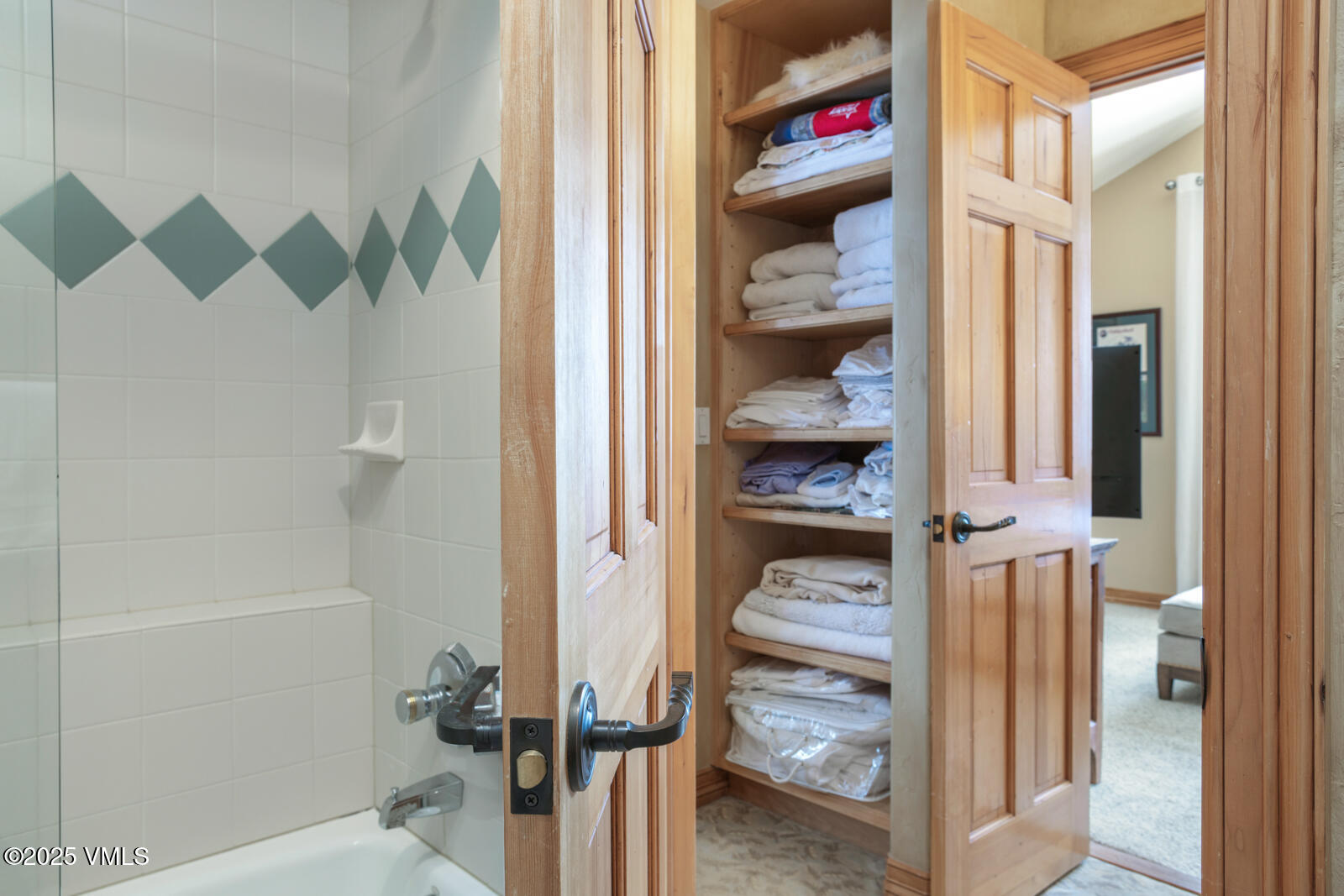 Edwards, Colorado 81632, United States, 4 Bedrooms Bedrooms, ,3 BathroomsBathrooms,Residential,Active,156306