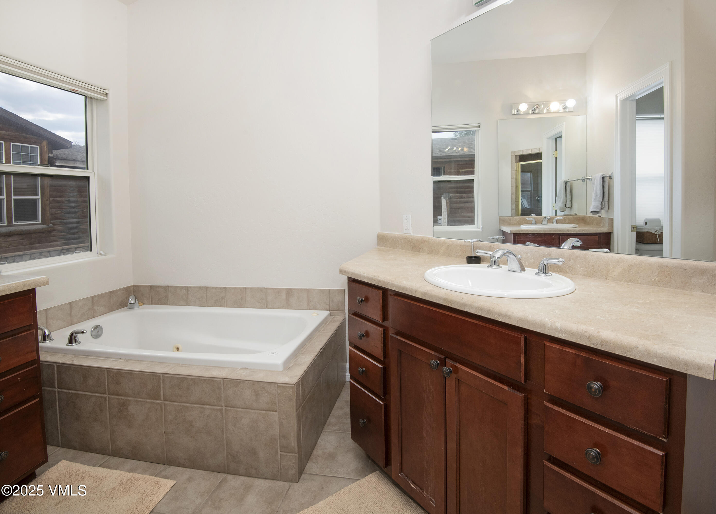 Gypsum, Colorado 81637, United States, 4 Bedrooms Bedrooms, ,4 BathroomsBathrooms,Residential,Pending,185410