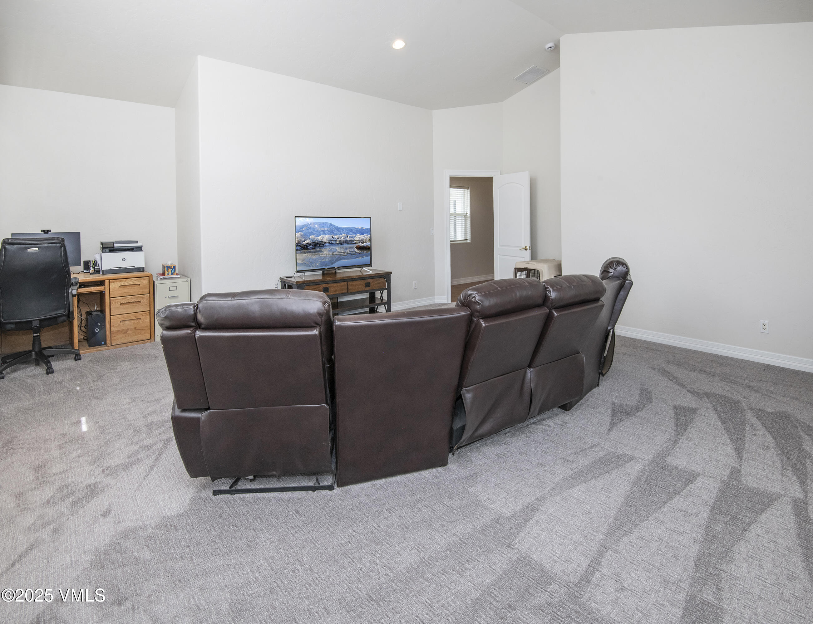 Gypsum, Colorado 81637, United States, 4 Bedrooms Bedrooms, ,4 BathroomsBathrooms,Residential,Pending,185410