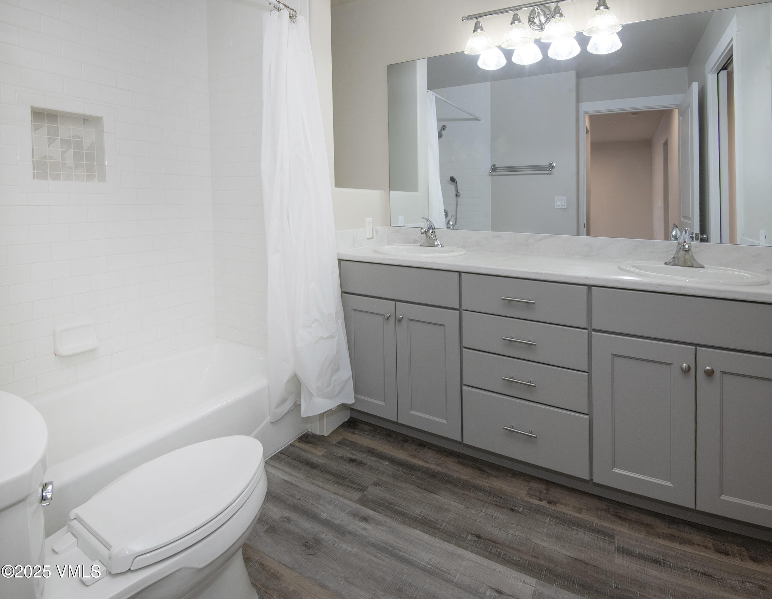 Gypsum, Colorado 81637, United States, 4 Bedrooms Bedrooms, ,4 BathroomsBathrooms,Residential,Pending,185410