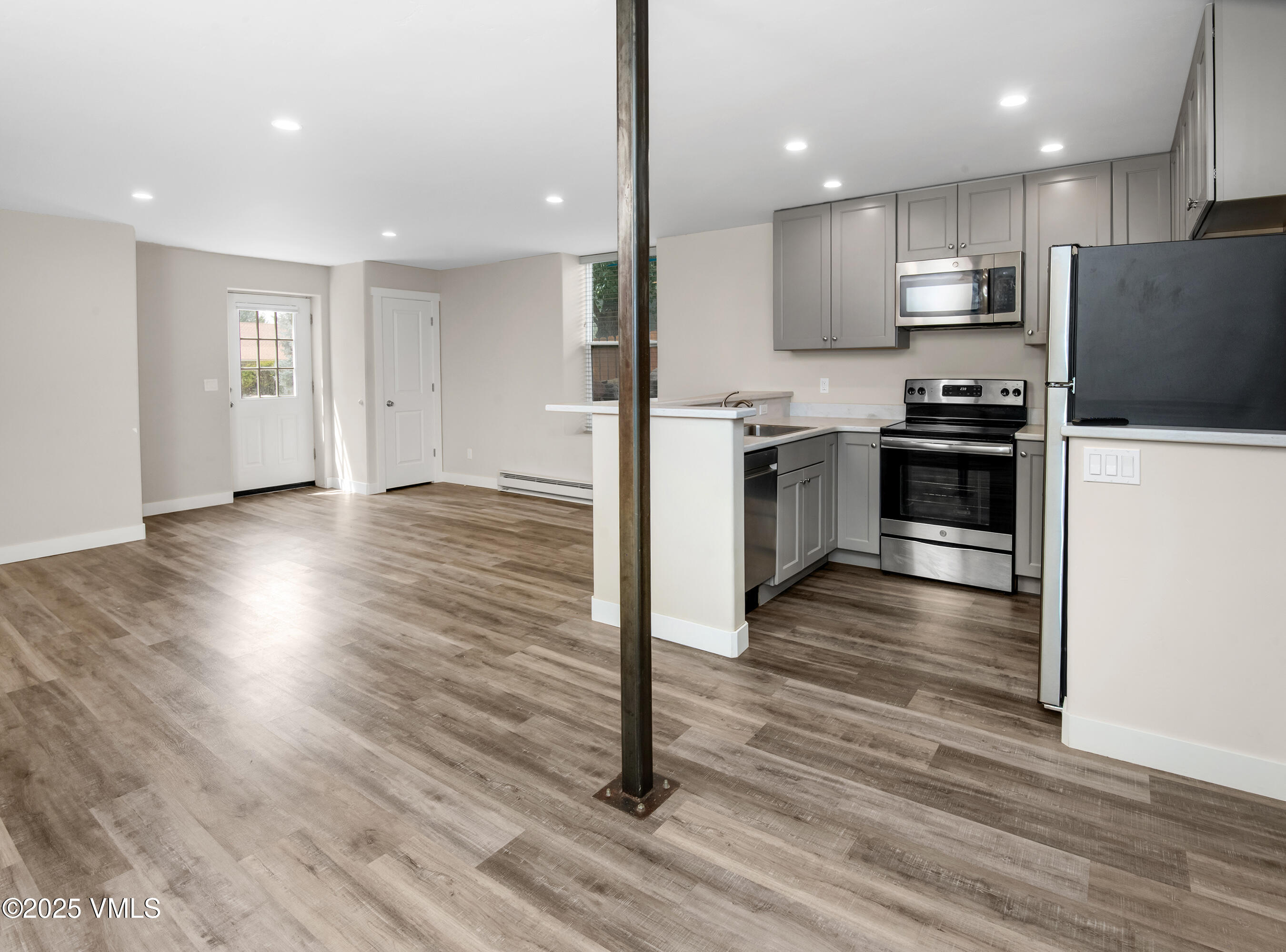 Gypsum, Colorado 81637, United States, 4 Bedrooms Bedrooms, ,4 BathroomsBathrooms,Residential,Pending,185410