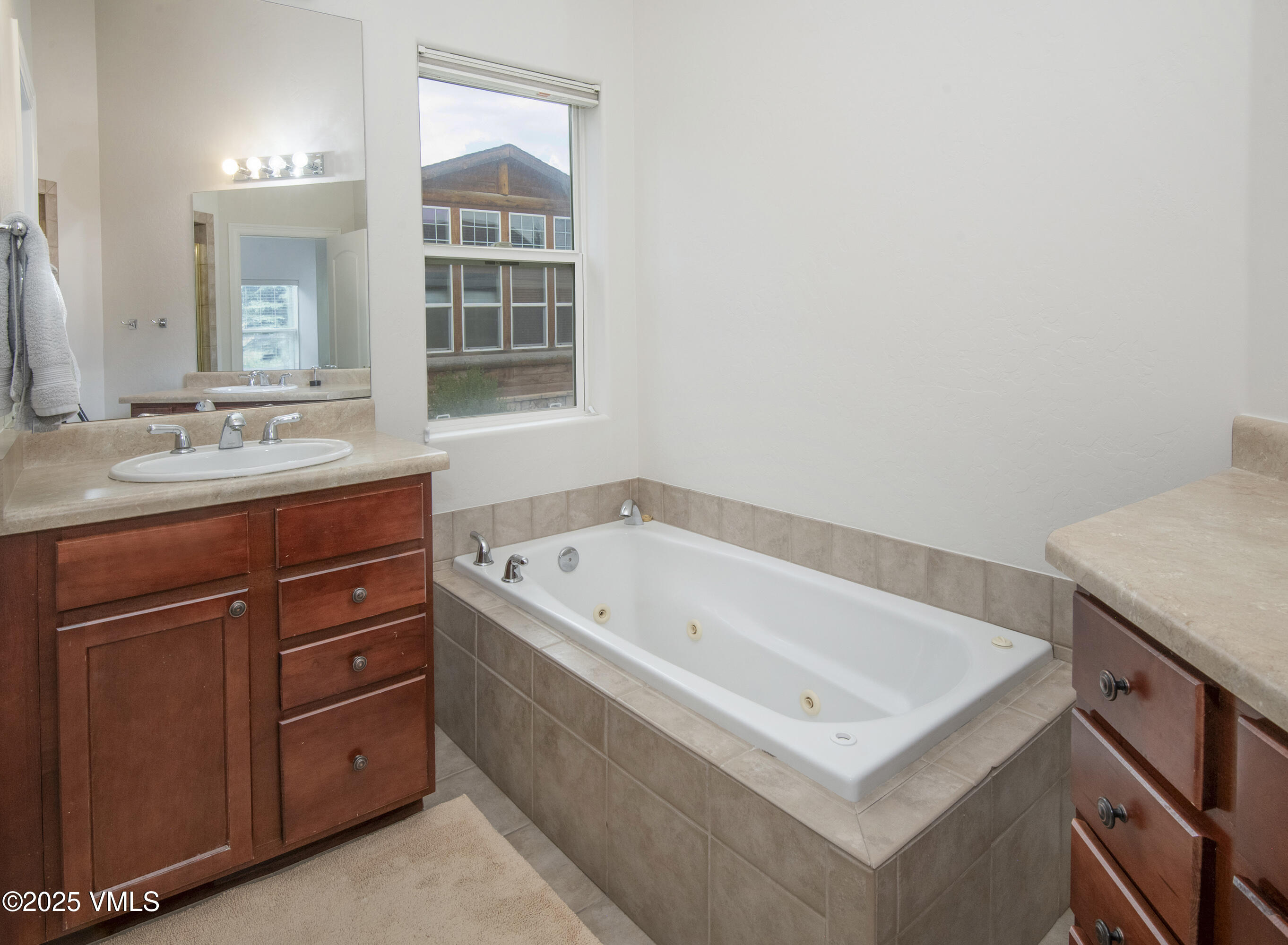 Gypsum, Colorado 81637, United States, 4 Bedrooms Bedrooms, ,4 BathroomsBathrooms,Residential,Pending,185410