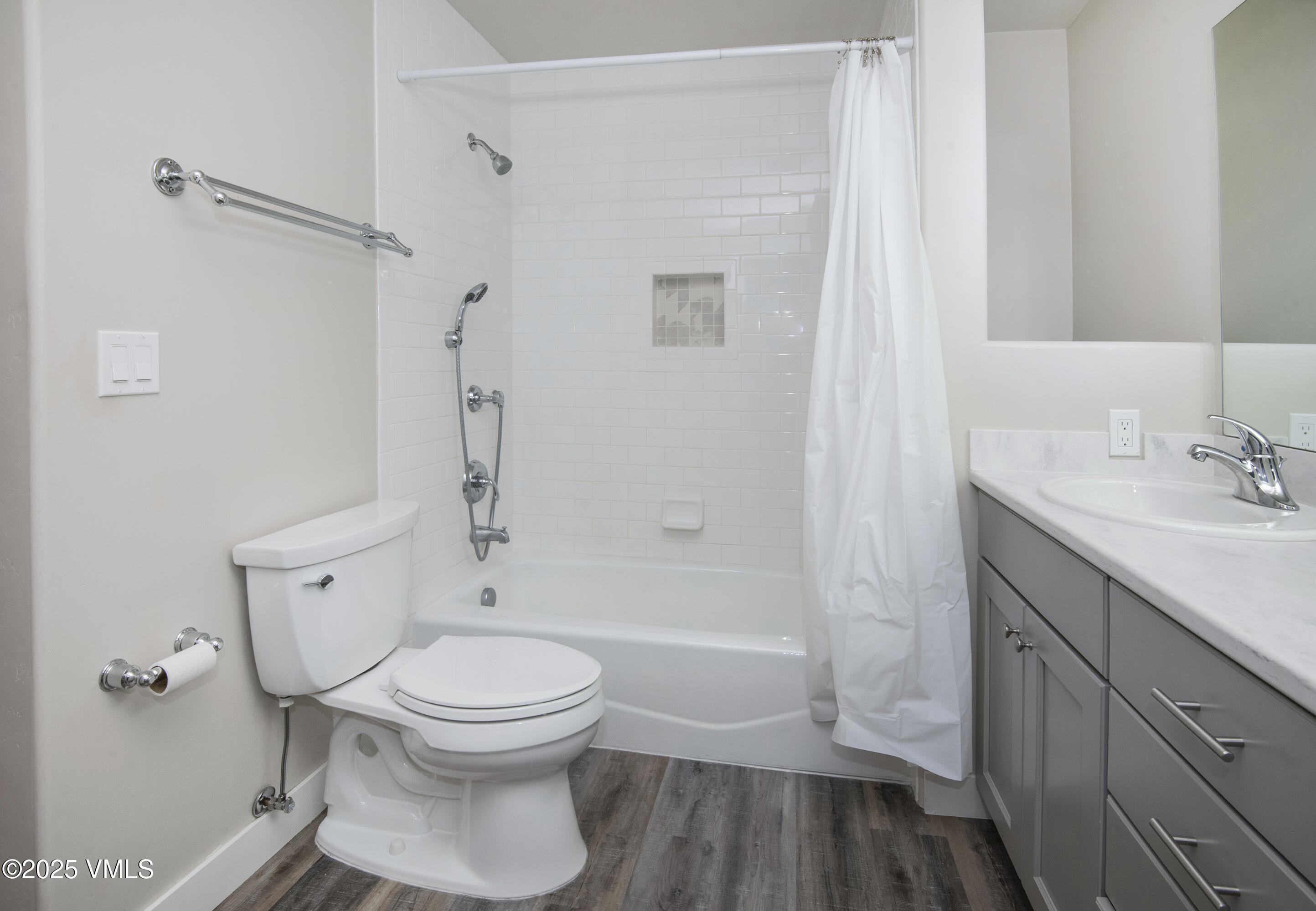 Gypsum, Colorado 81637, United States, 4 Bedrooms Bedrooms, ,4 BathroomsBathrooms,Residential,Pending,185410