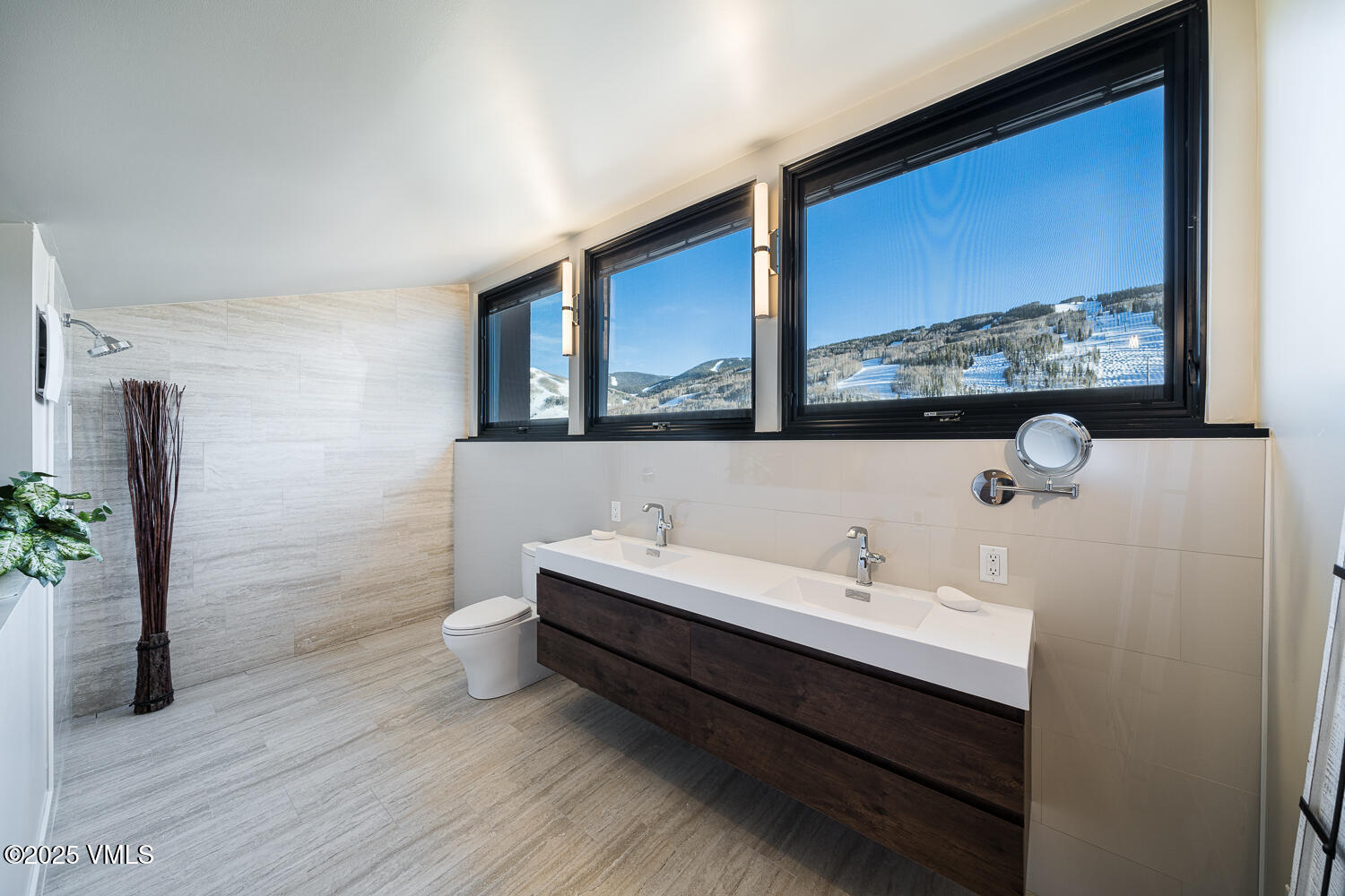 Vail, Colorado 81657, United States, 2 Bedrooms Bedrooms, ,3 BathroomsBathrooms,Residential,Active,165832