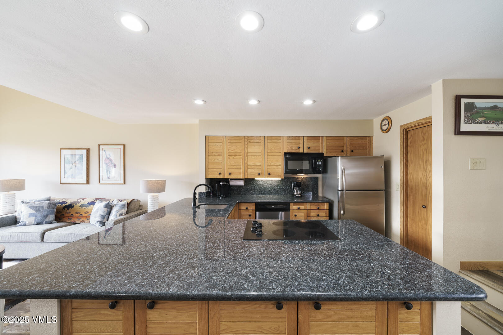 Edwards, Colorado 81632, United States, 3 Bedrooms Bedrooms, ,3 BathroomsBathrooms,Residential,Pending,250190