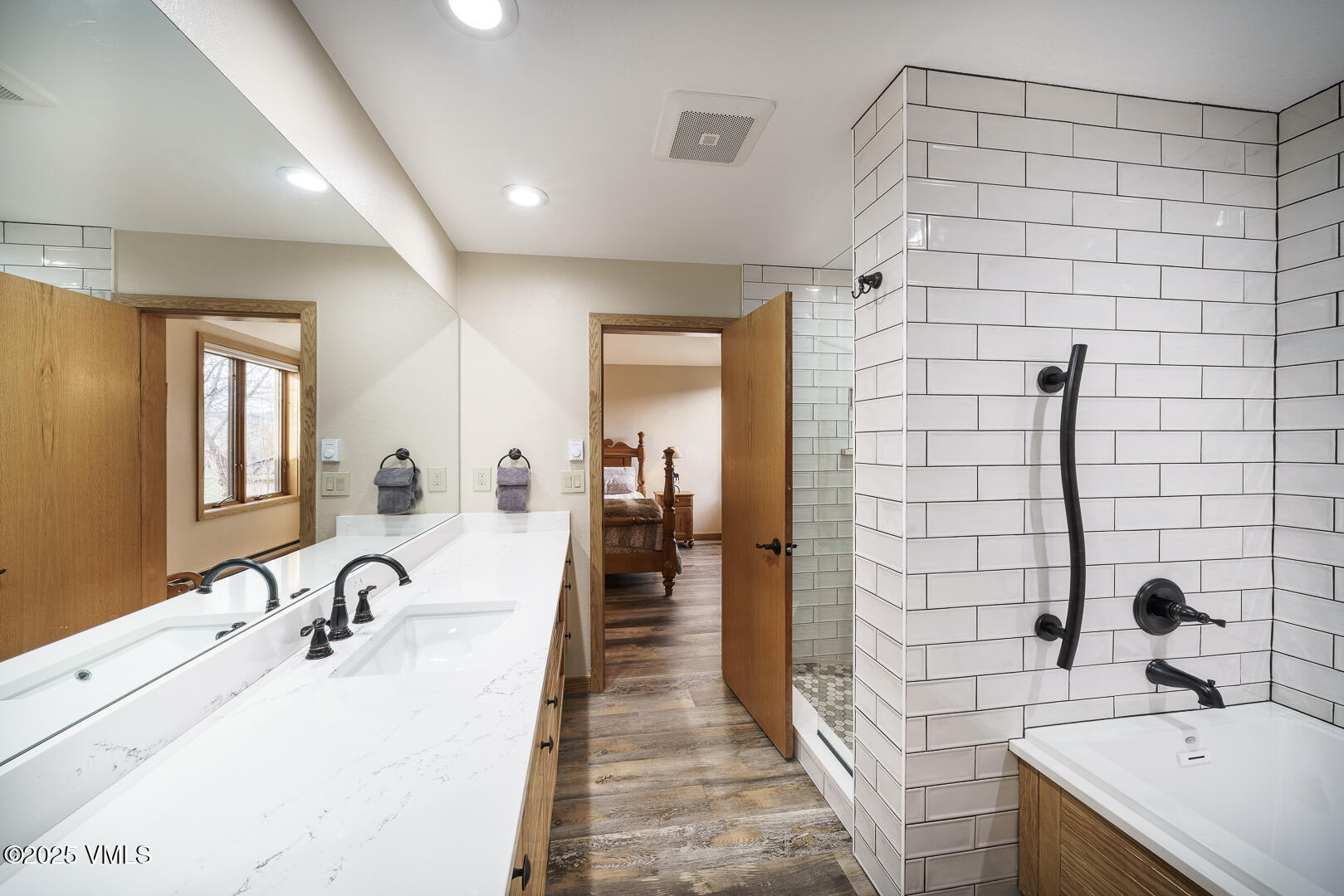 Edwards, Colorado 81632, United States, 3 Bedrooms Bedrooms, ,3 BathroomsBathrooms,Residential,Pending,250190