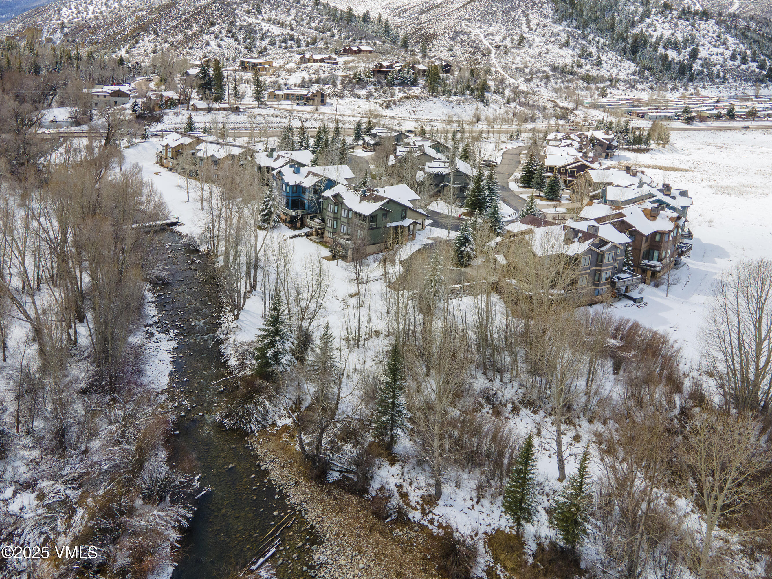 Edwards, Colorado 81632, United States, 4 Bedrooms Bedrooms, ,4 BathroomsBathrooms,Residential,Pending,103954