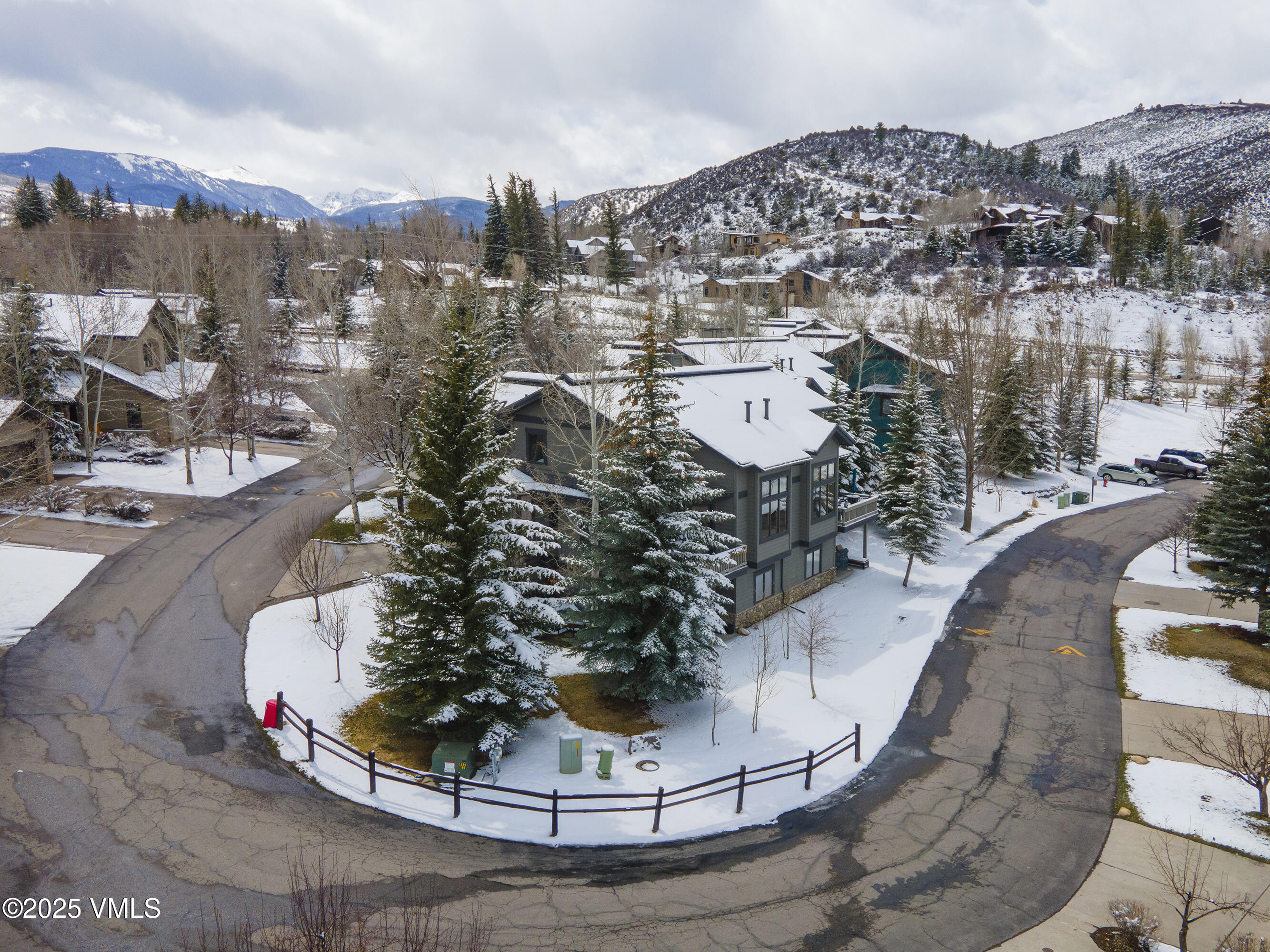 Edwards, Colorado 81632, United States, 4 Bedrooms Bedrooms, ,4 BathroomsBathrooms,Residential,Pending,103954