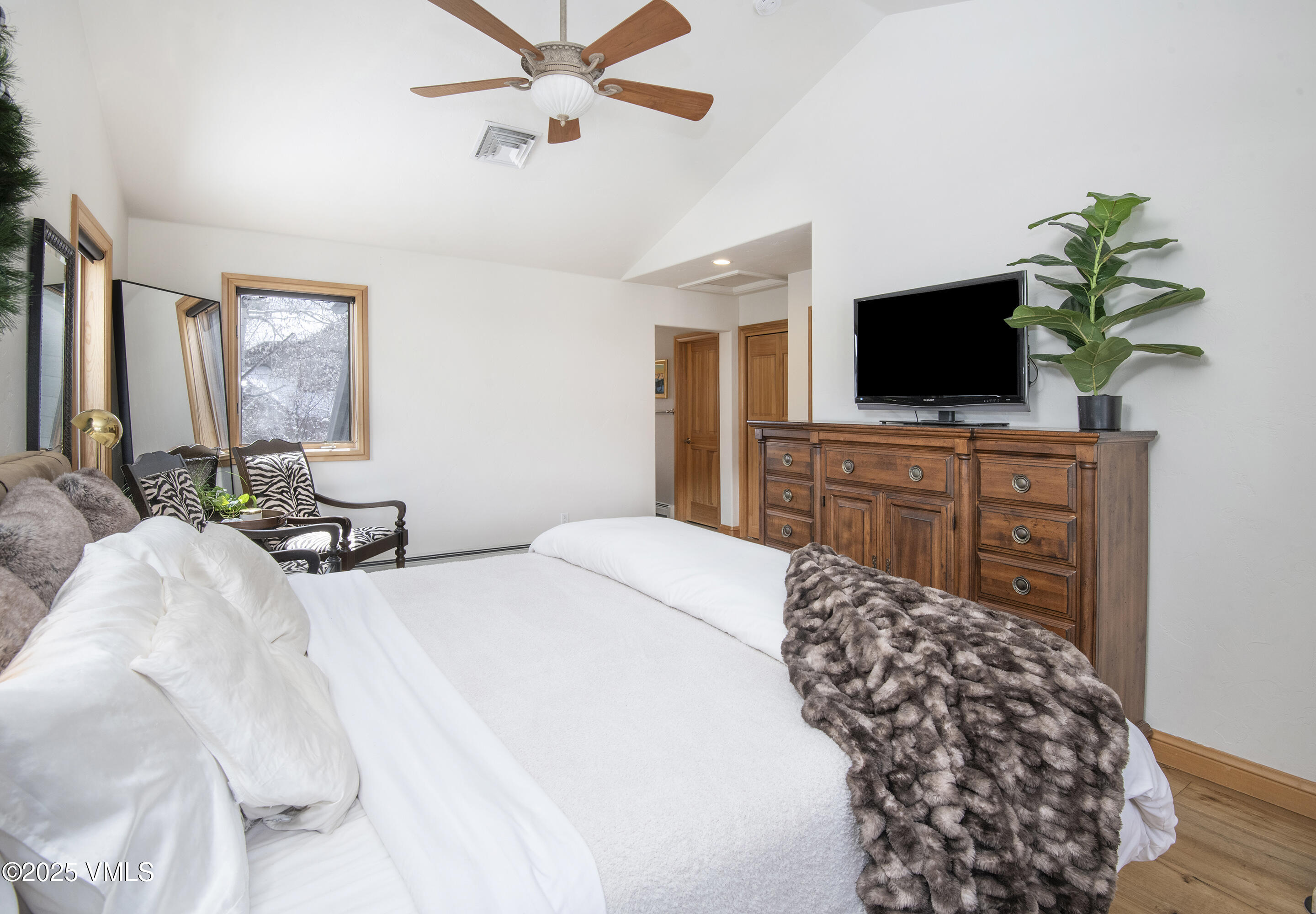 Edwards, Colorado 81632, United States, 4 Bedrooms Bedrooms, ,4 BathroomsBathrooms,Residential,Pending,103954